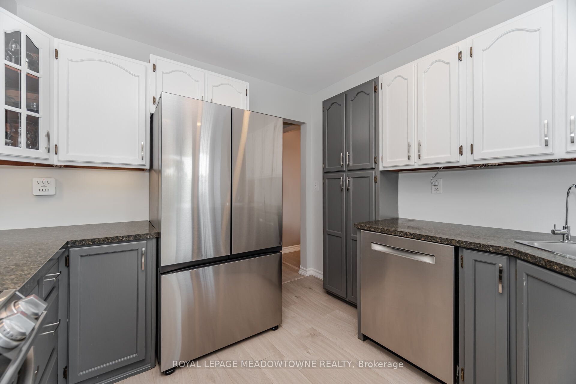 6 Hollis Crescent Property Photo 15