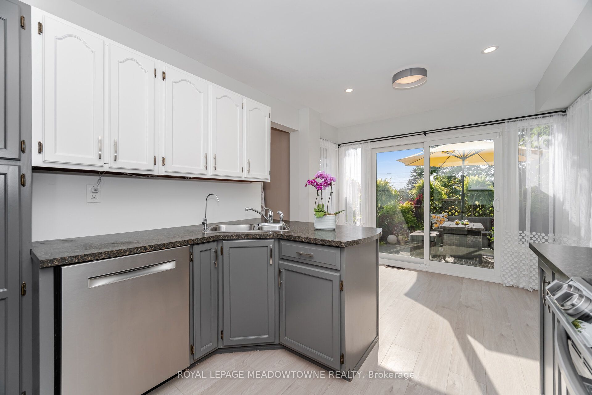 6 Hollis Crescent Property Photo 16