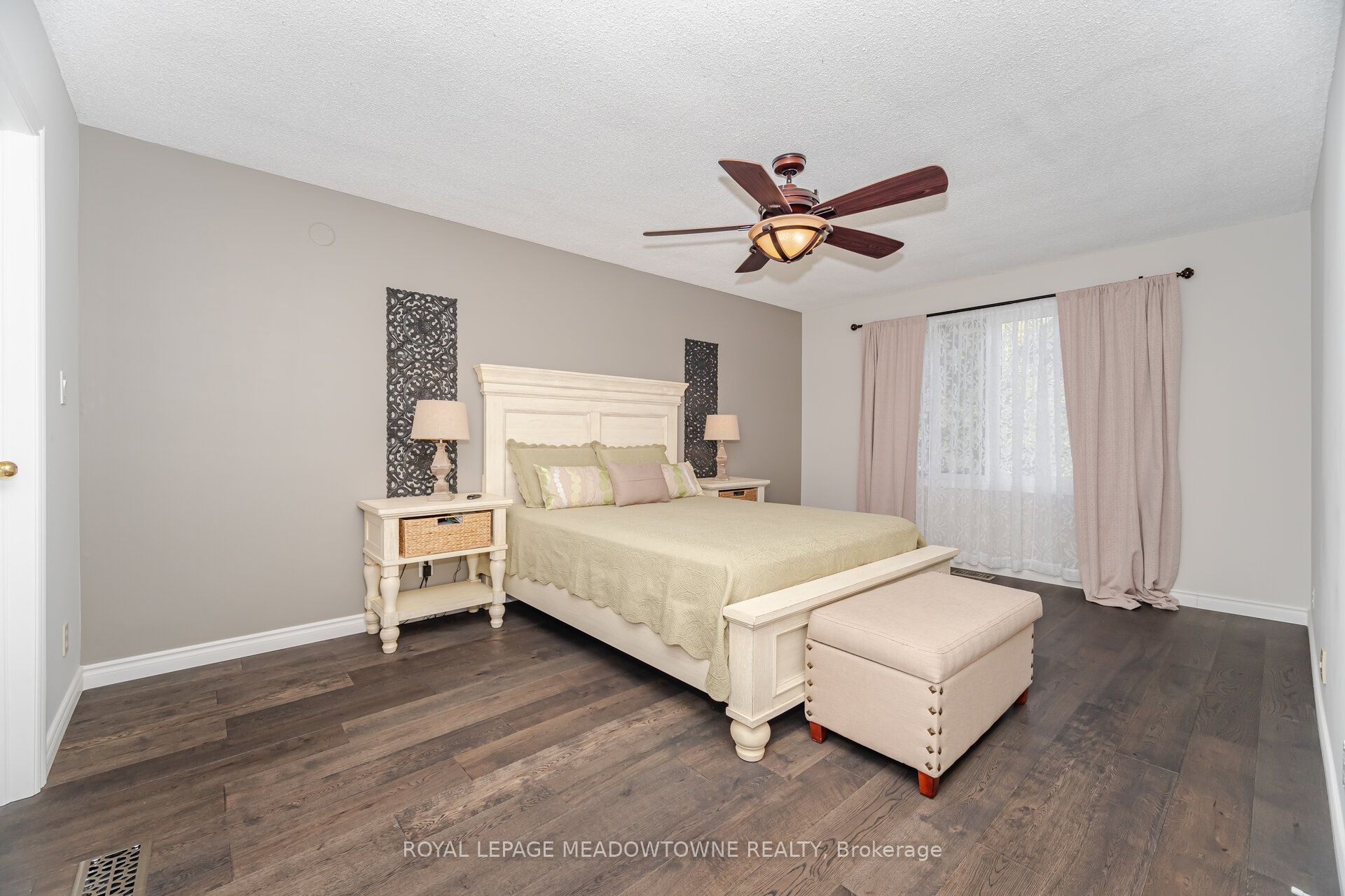 6 Hollis Crescent Property Photo 24