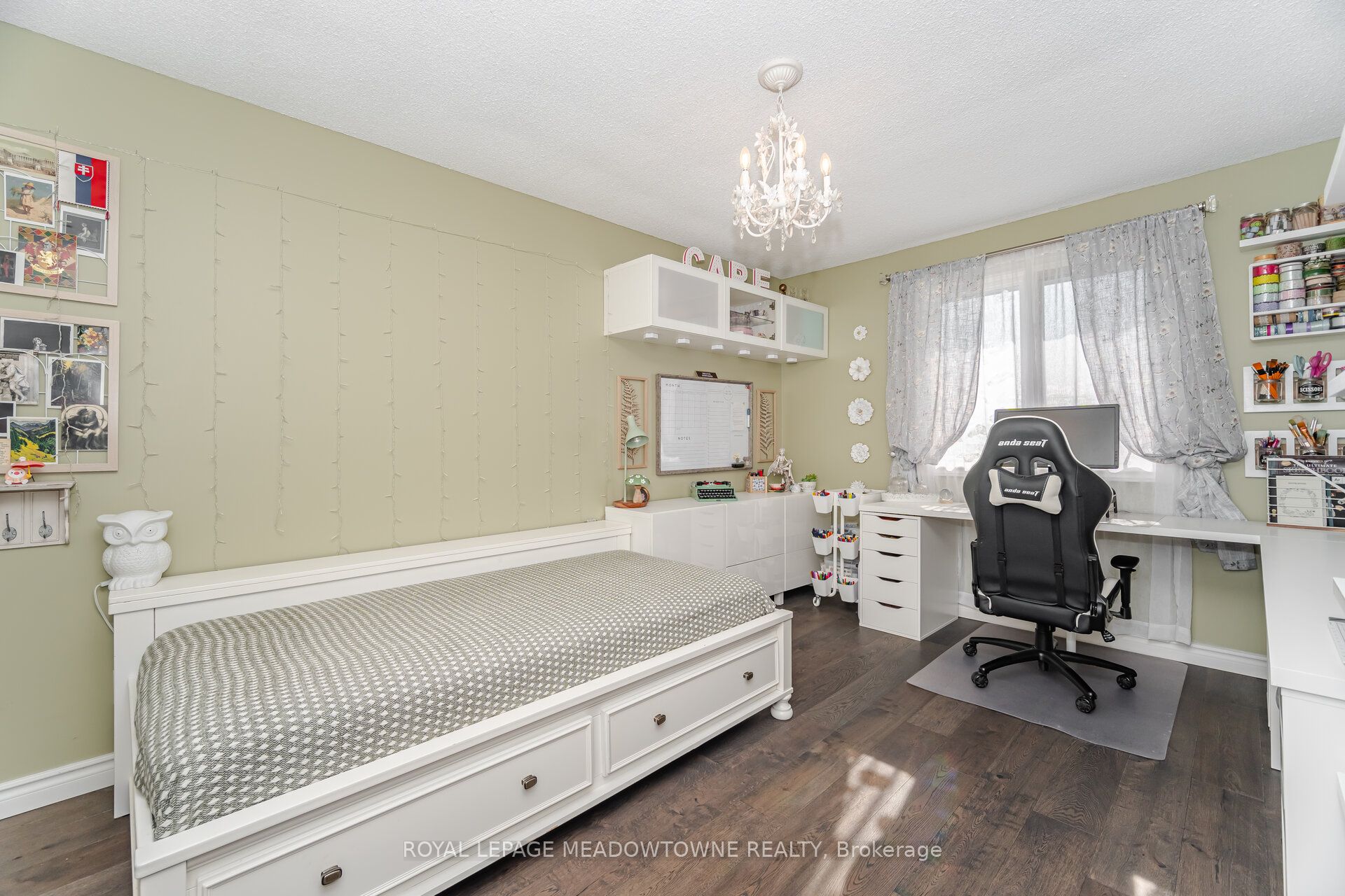 6 Hollis Crescent Property Photo 27