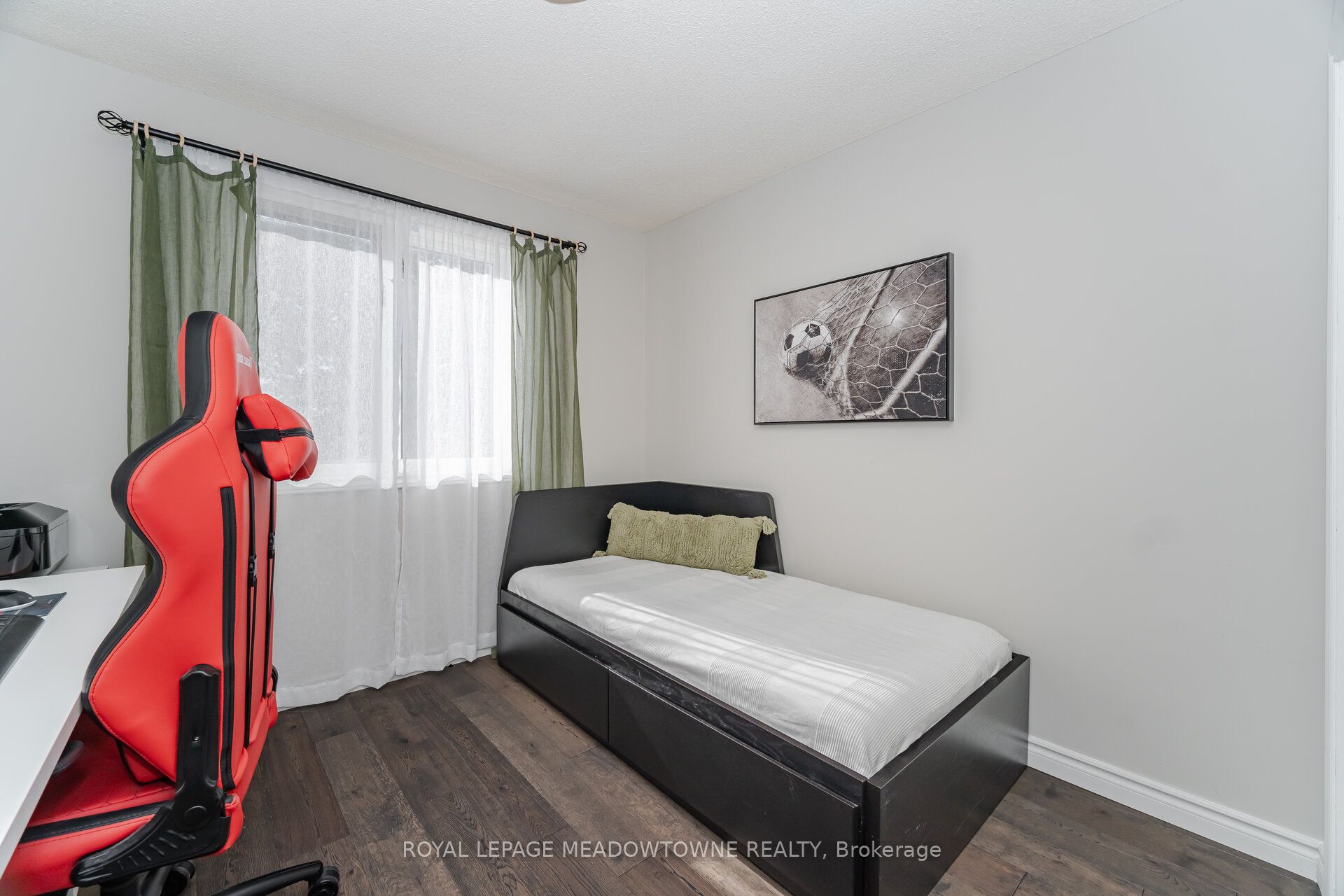 6 Hollis Crescent Property Photo 31