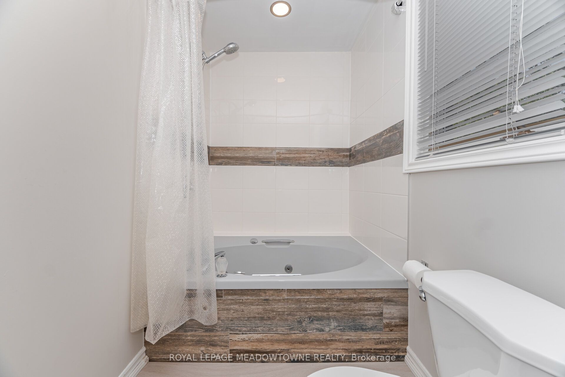 6 Hollis Crescent Property Photo 34