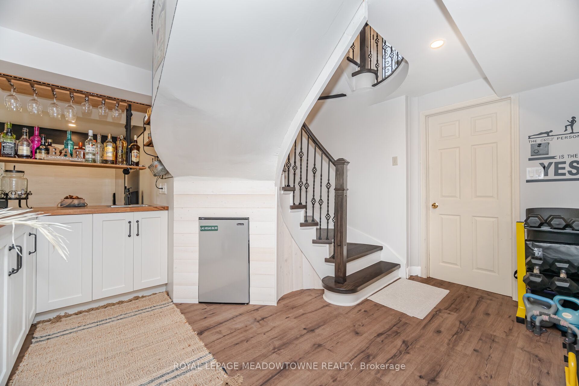 6 Hollis Crescent Property Photo 35