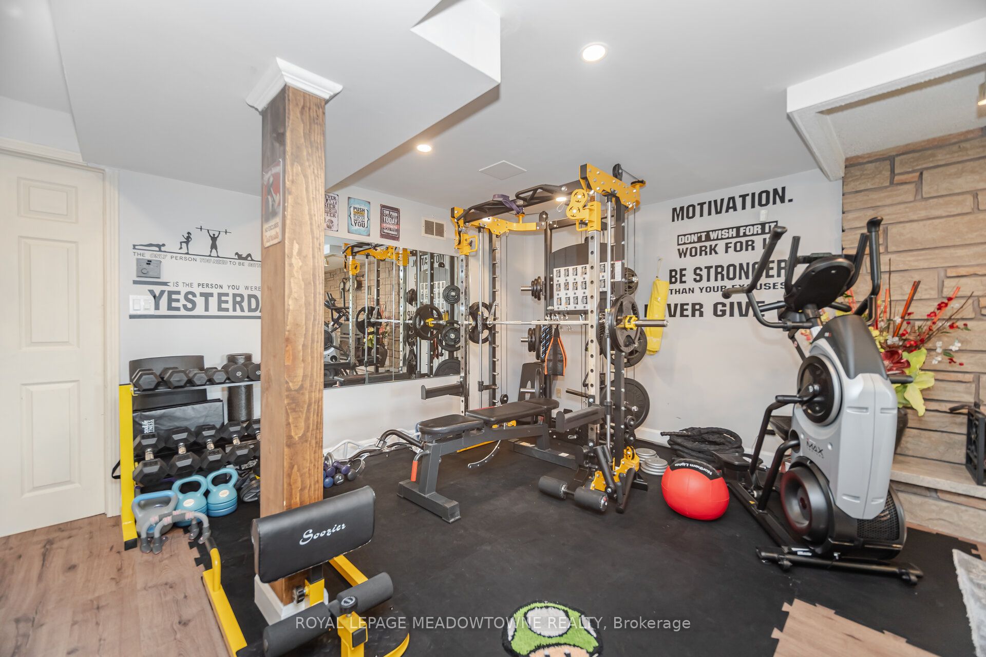 6 Hollis Crescent Property Photo 36