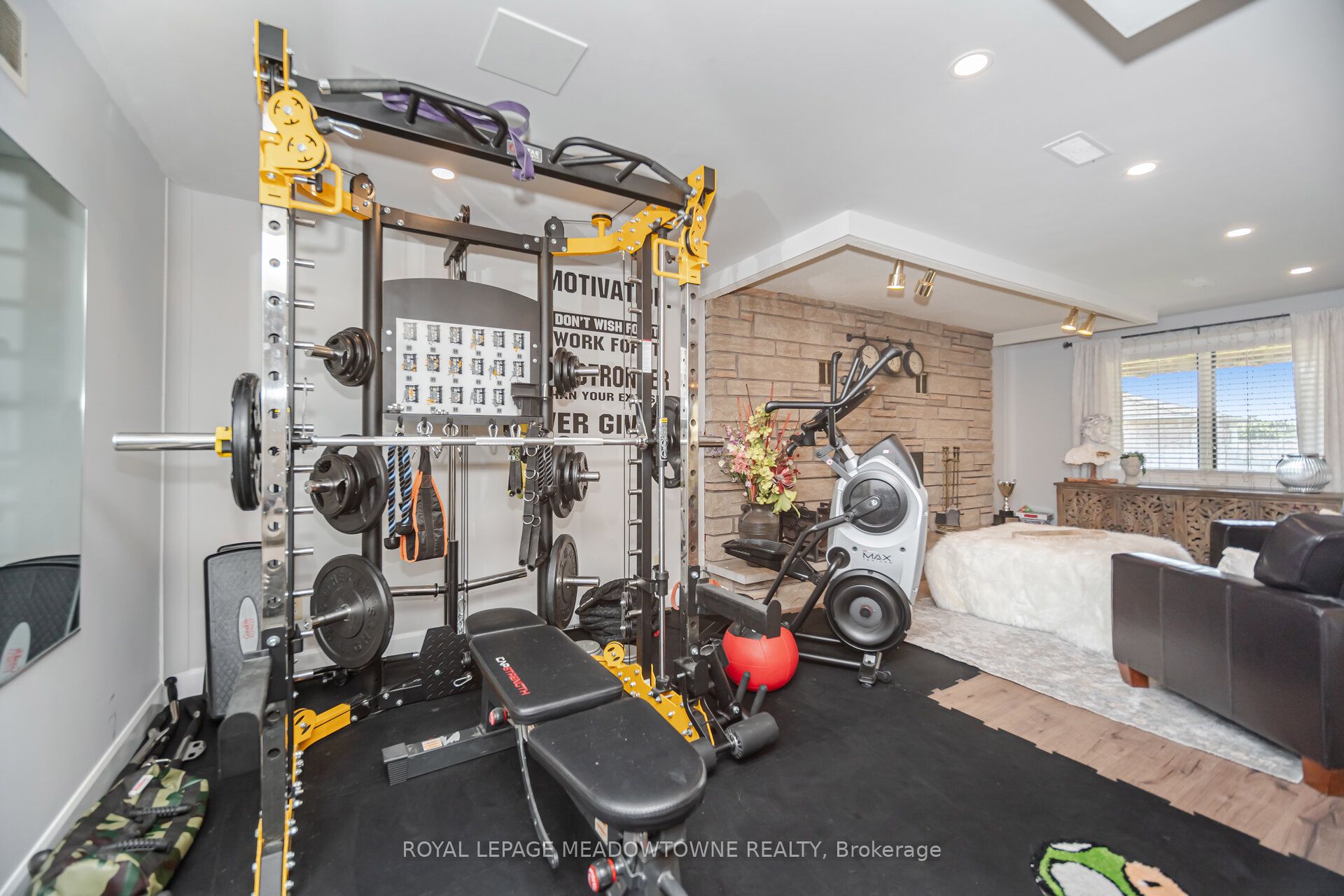 6 Hollis Crescent Property Photo 37