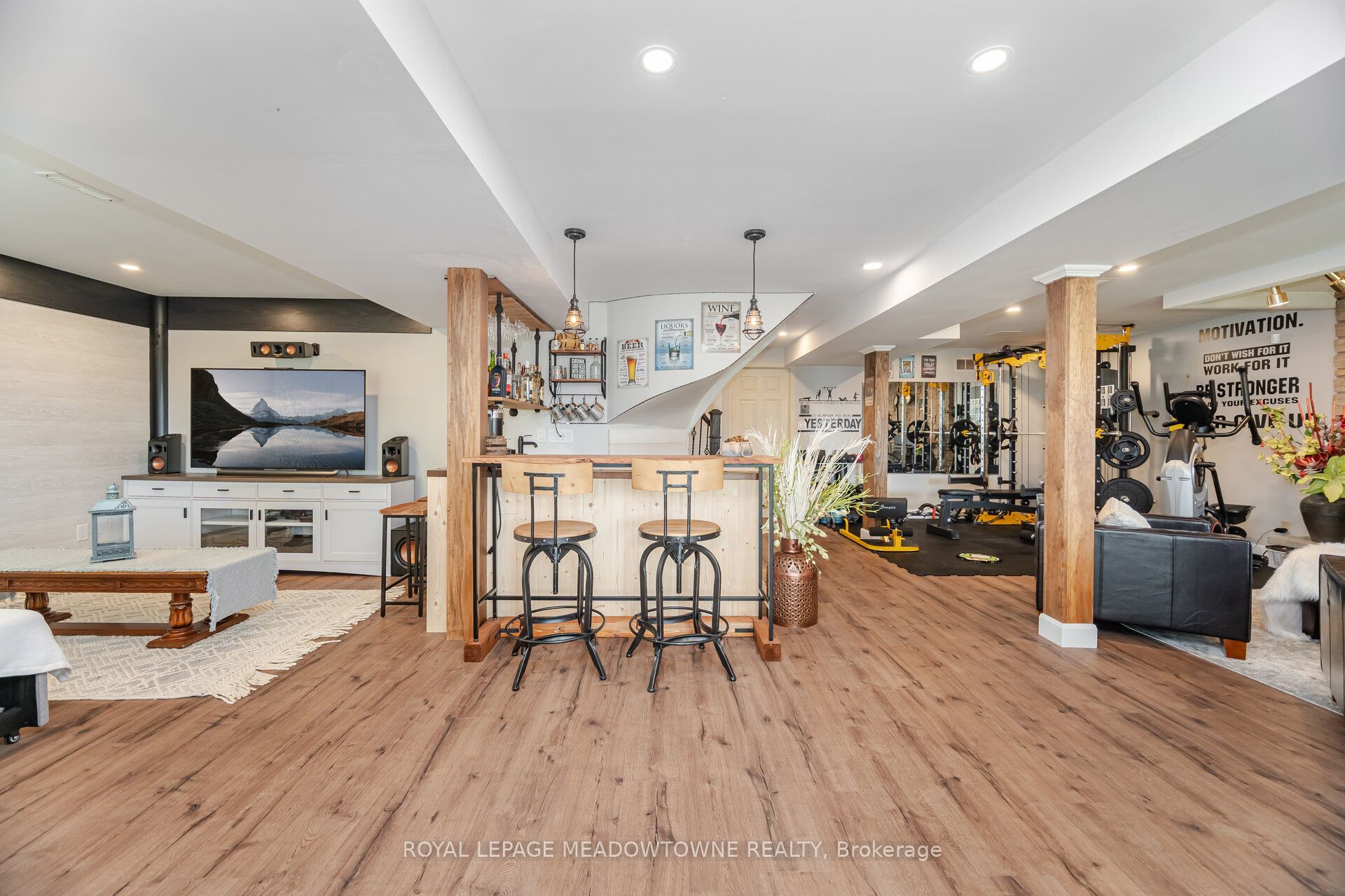 6 Hollis Crescent Property Photo 40