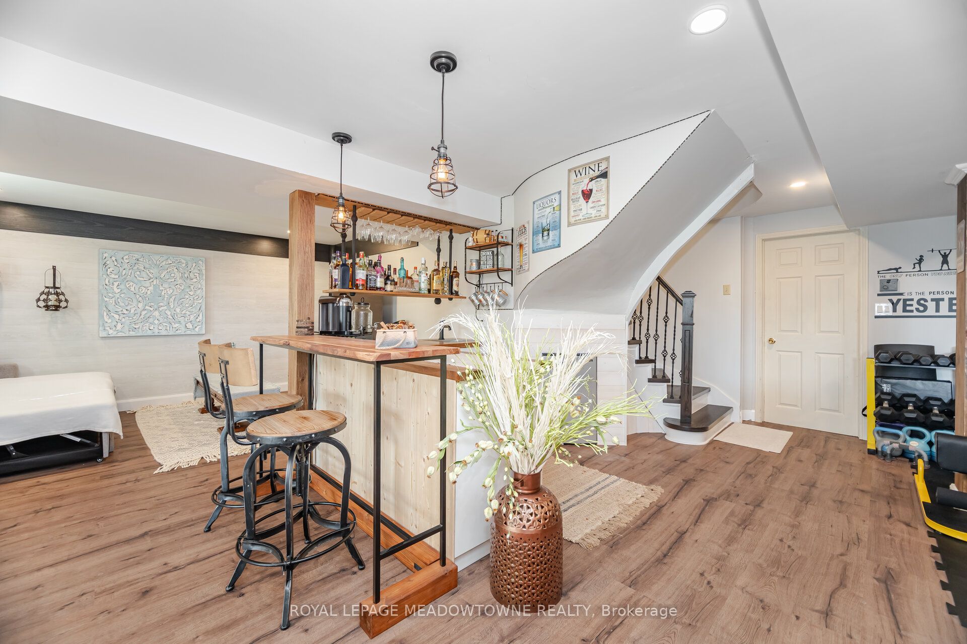 6 Hollis Crescent Property Photo 42