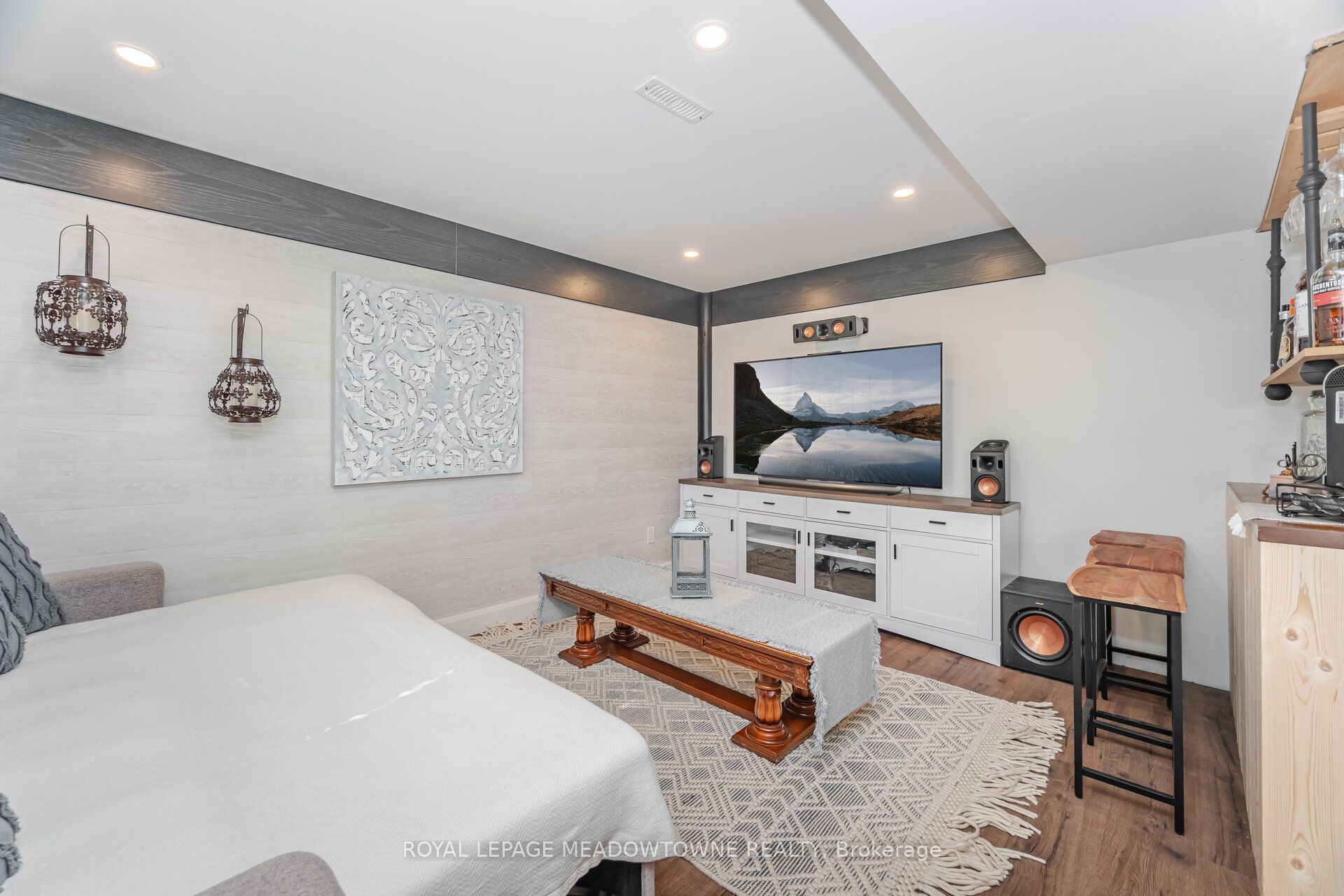 6 Hollis Crescent Property Photo 43