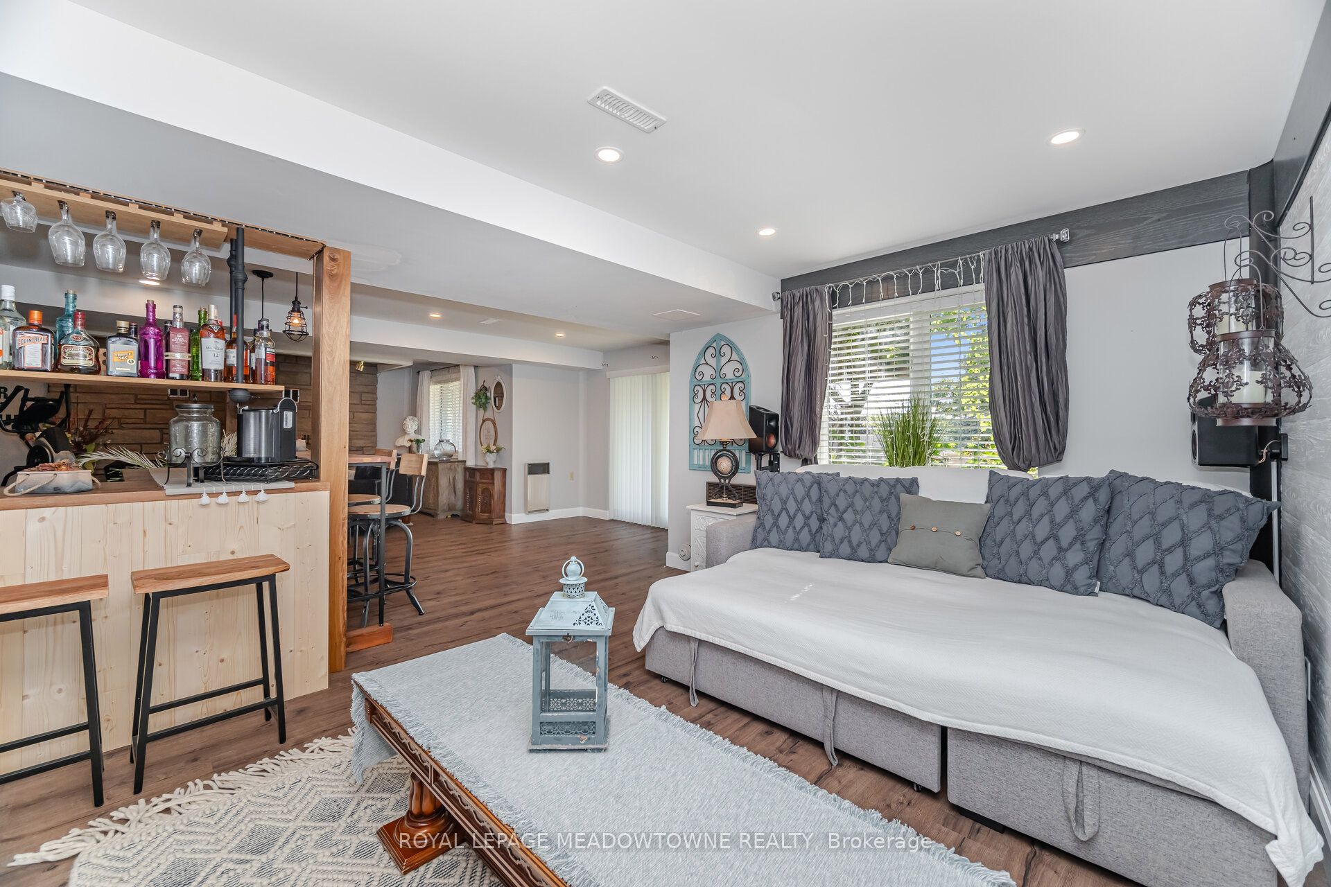 6 Hollis Crescent Property Photo 44