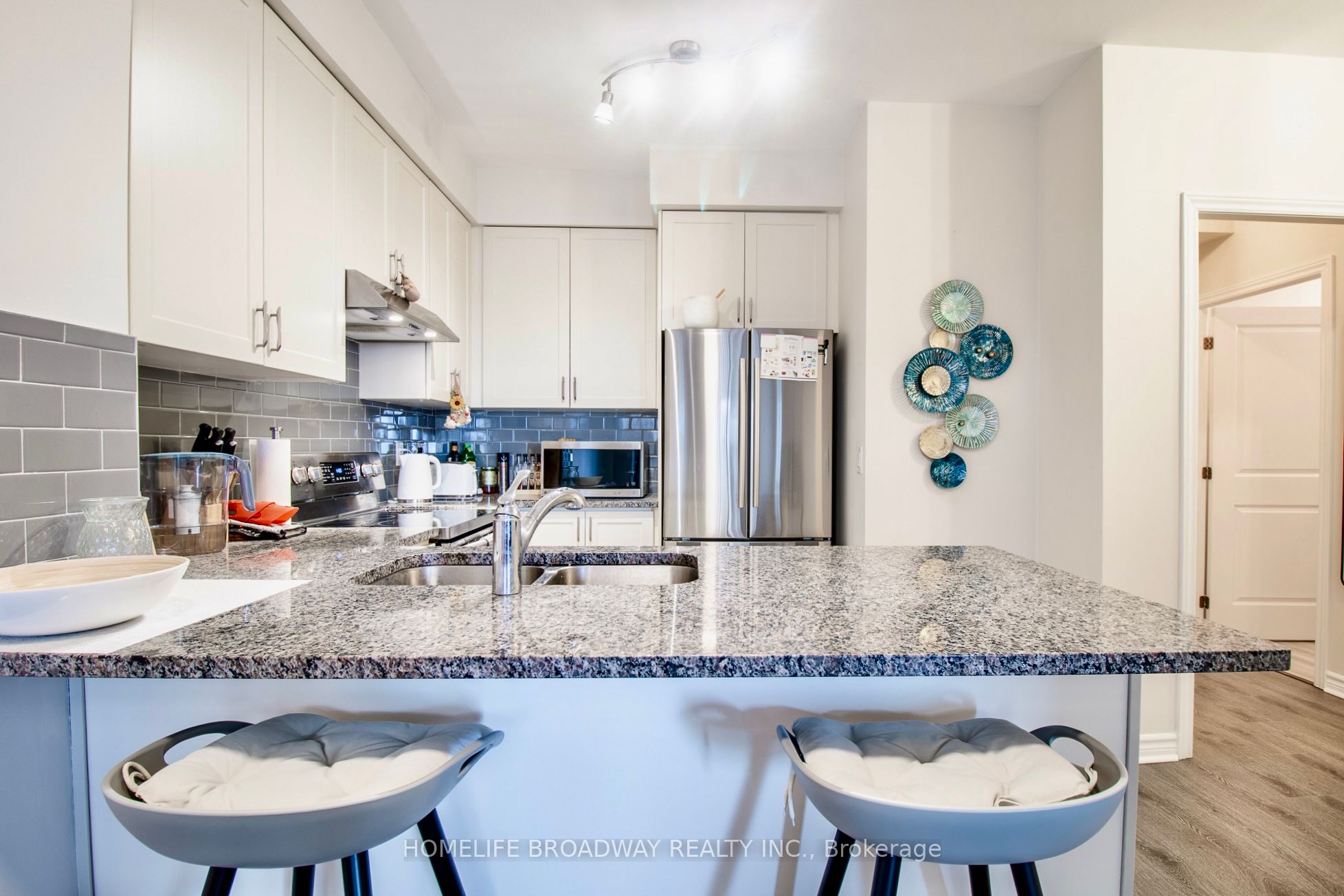 9255 Jane St Property Photo 1