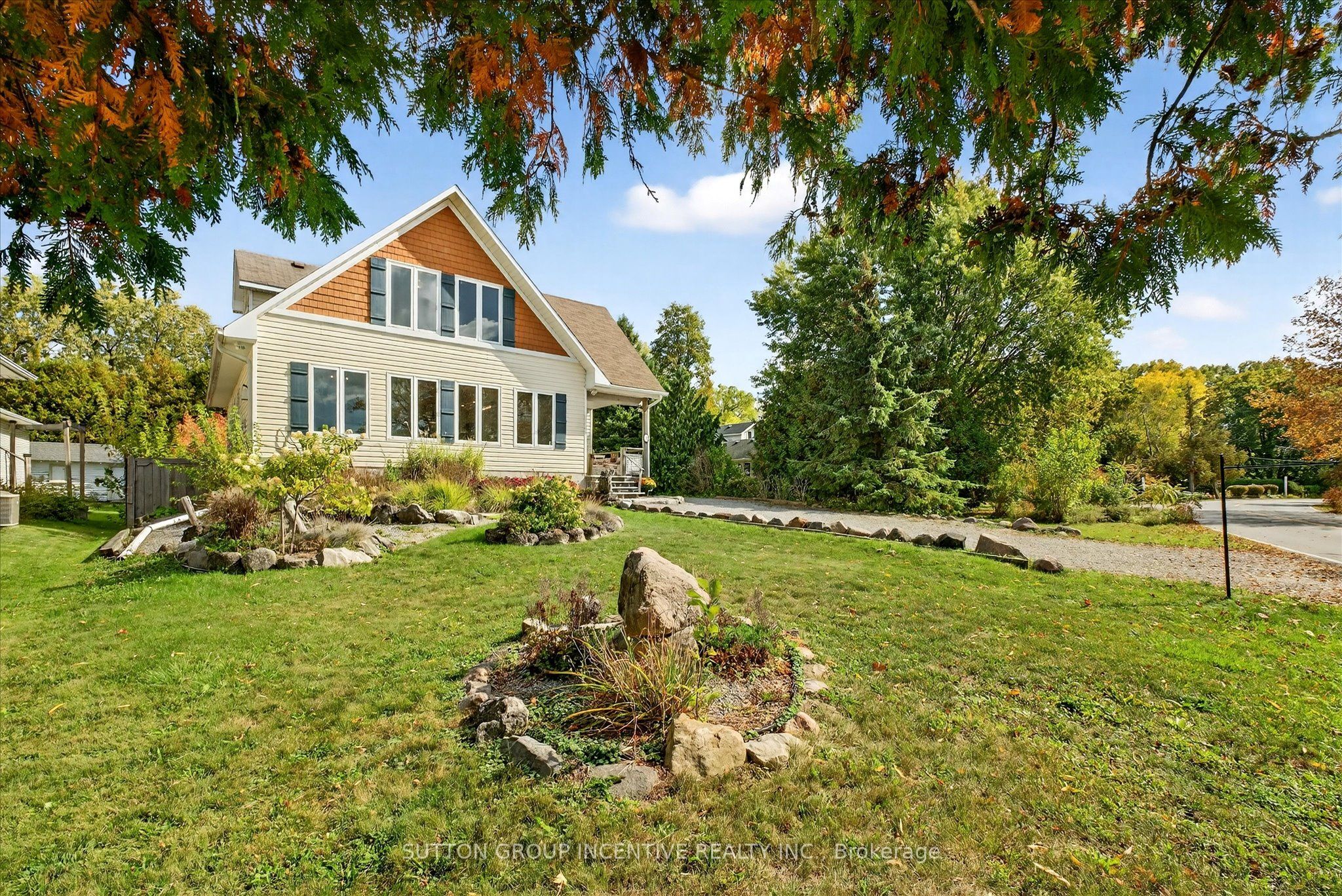 183 Lake Drive N Property Photo 1