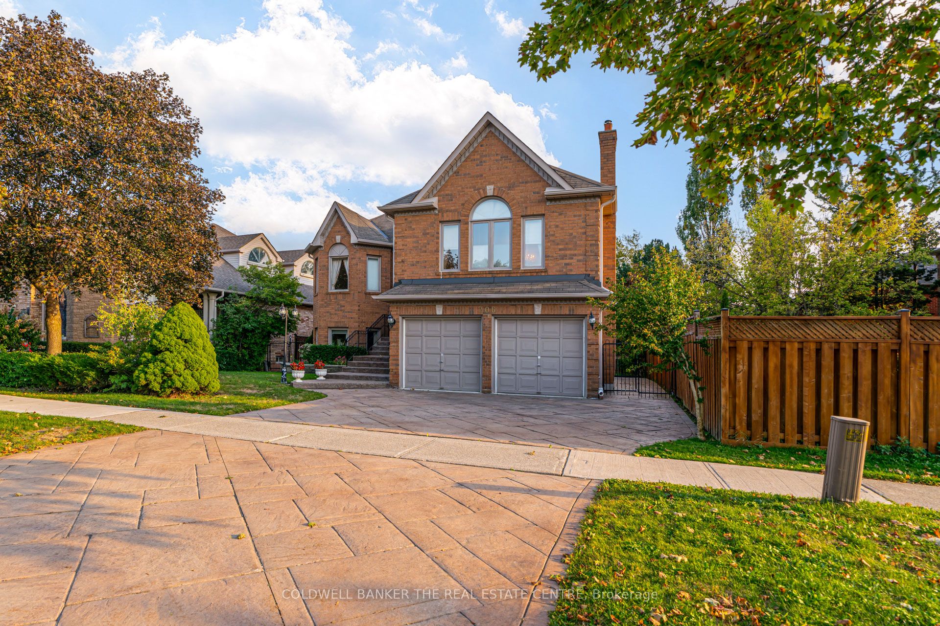 206 Shaftsbury Avenue Property Photo 2