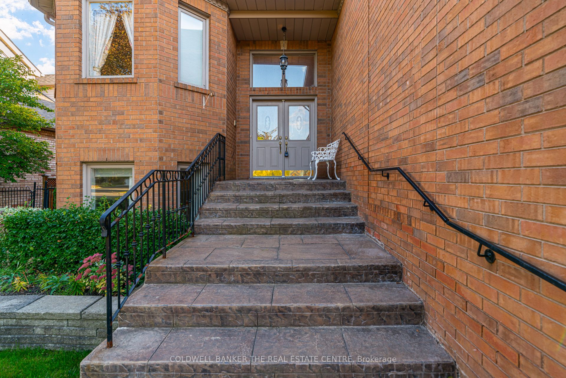 206 Shaftsbury Avenue Property Photo 3