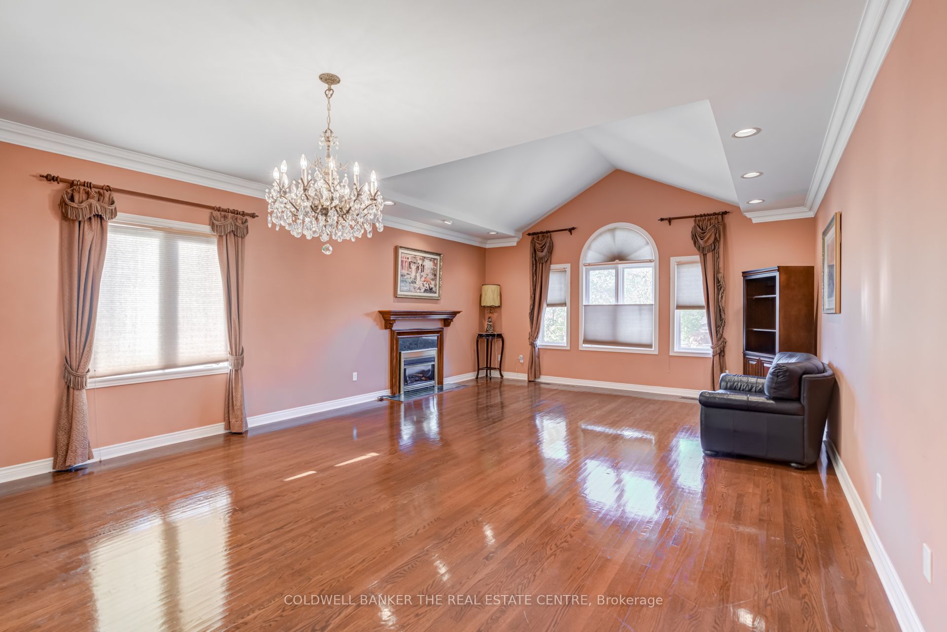 206 Shaftsbury Avenue Property Photo 6