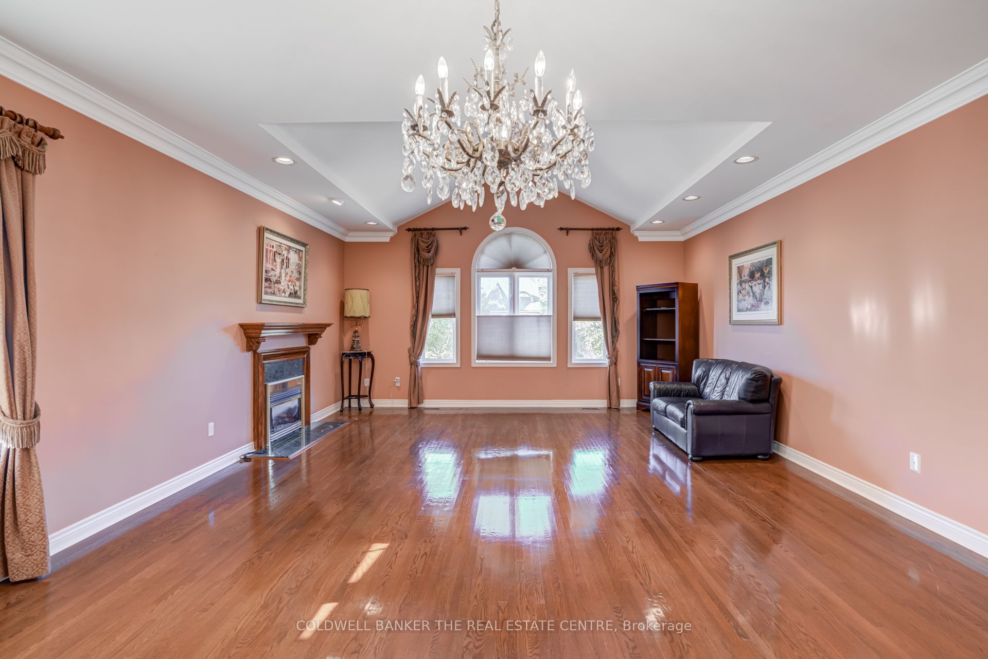 206 Shaftsbury Avenue Property Photo 7