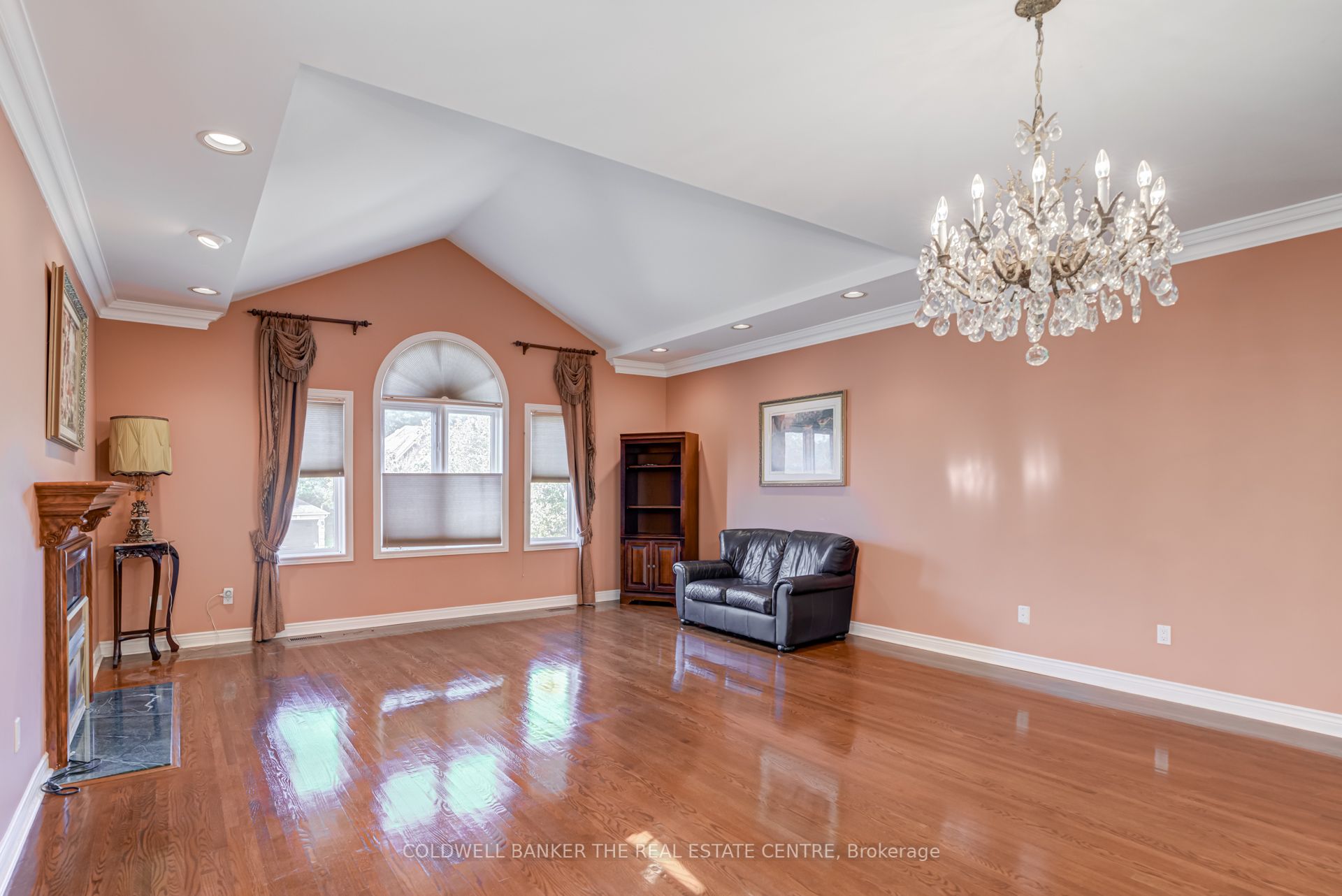 206 Shaftsbury Avenue Property Photo 8