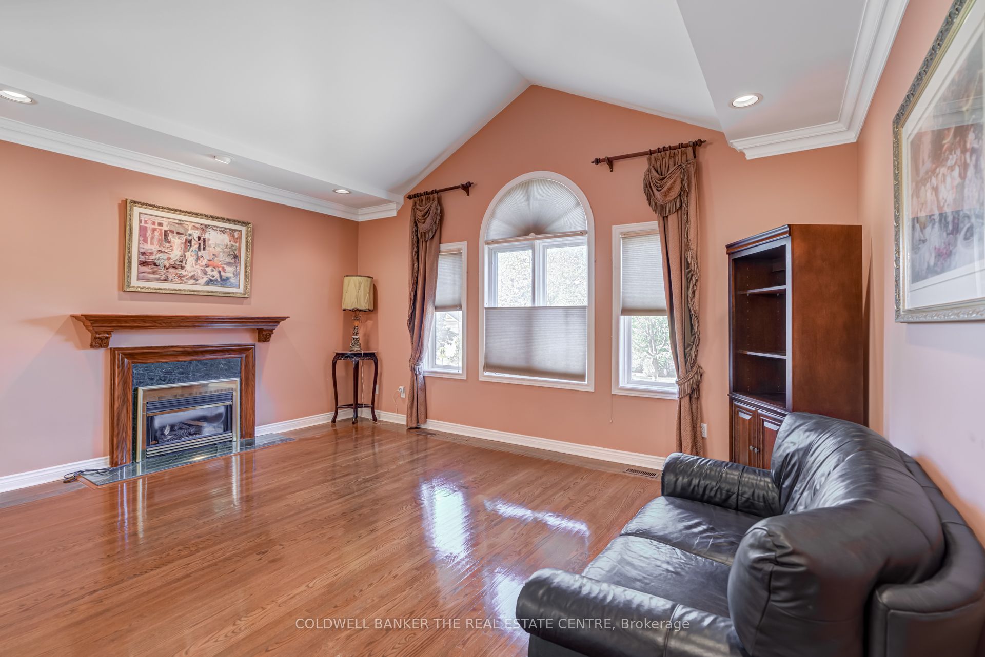 206 Shaftsbury Avenue Property Photo 9