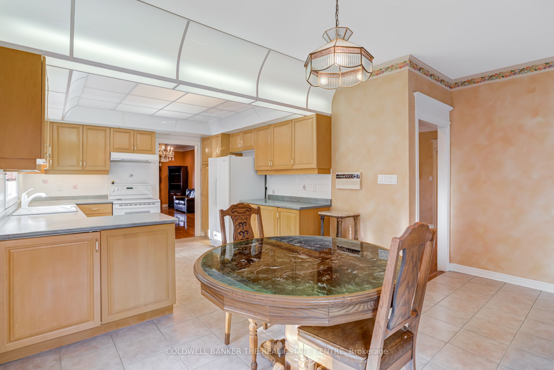 206 Shaftsbury Avenue Property Photo 17