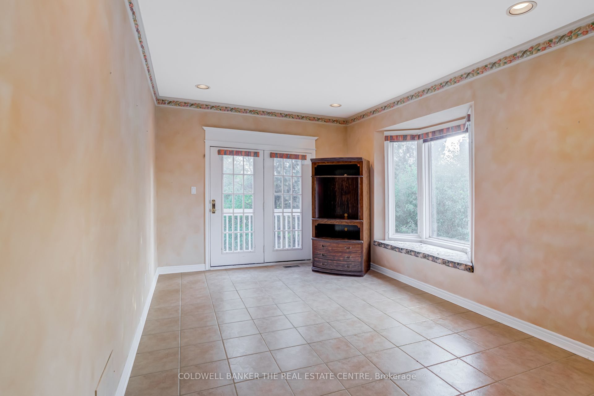 206 Shaftsbury Avenue Property Photo 18