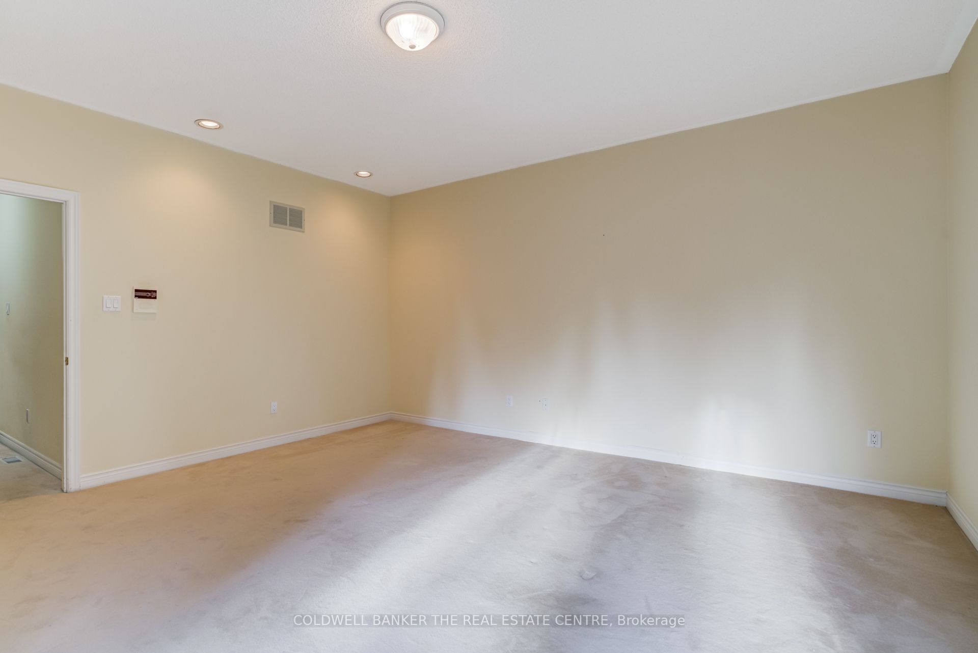 206 Shaftsbury Avenue Property Photo 20