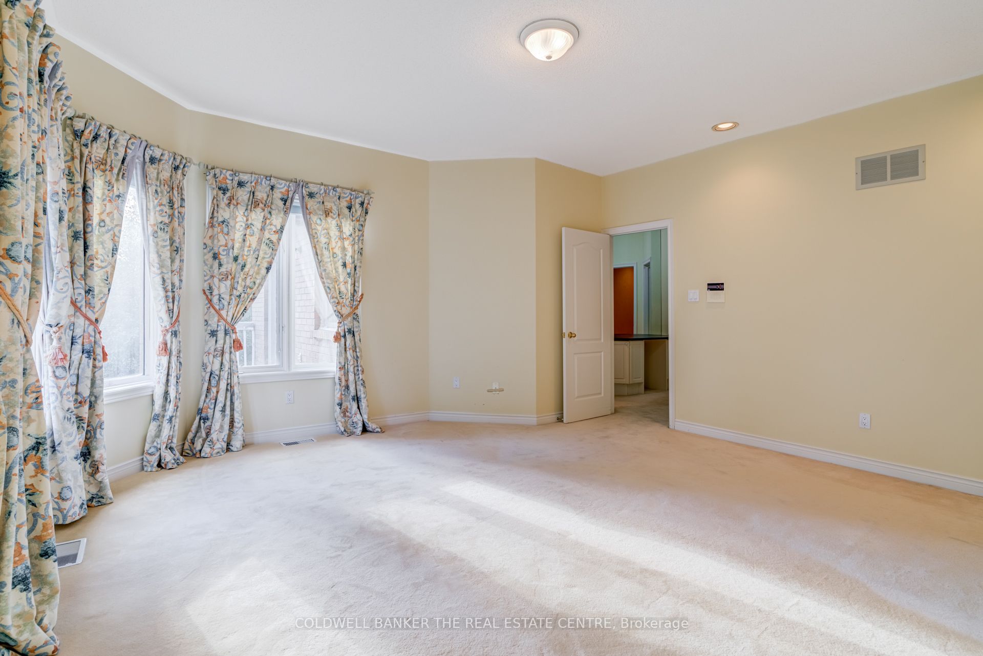 206 Shaftsbury Avenue Property Photo 21