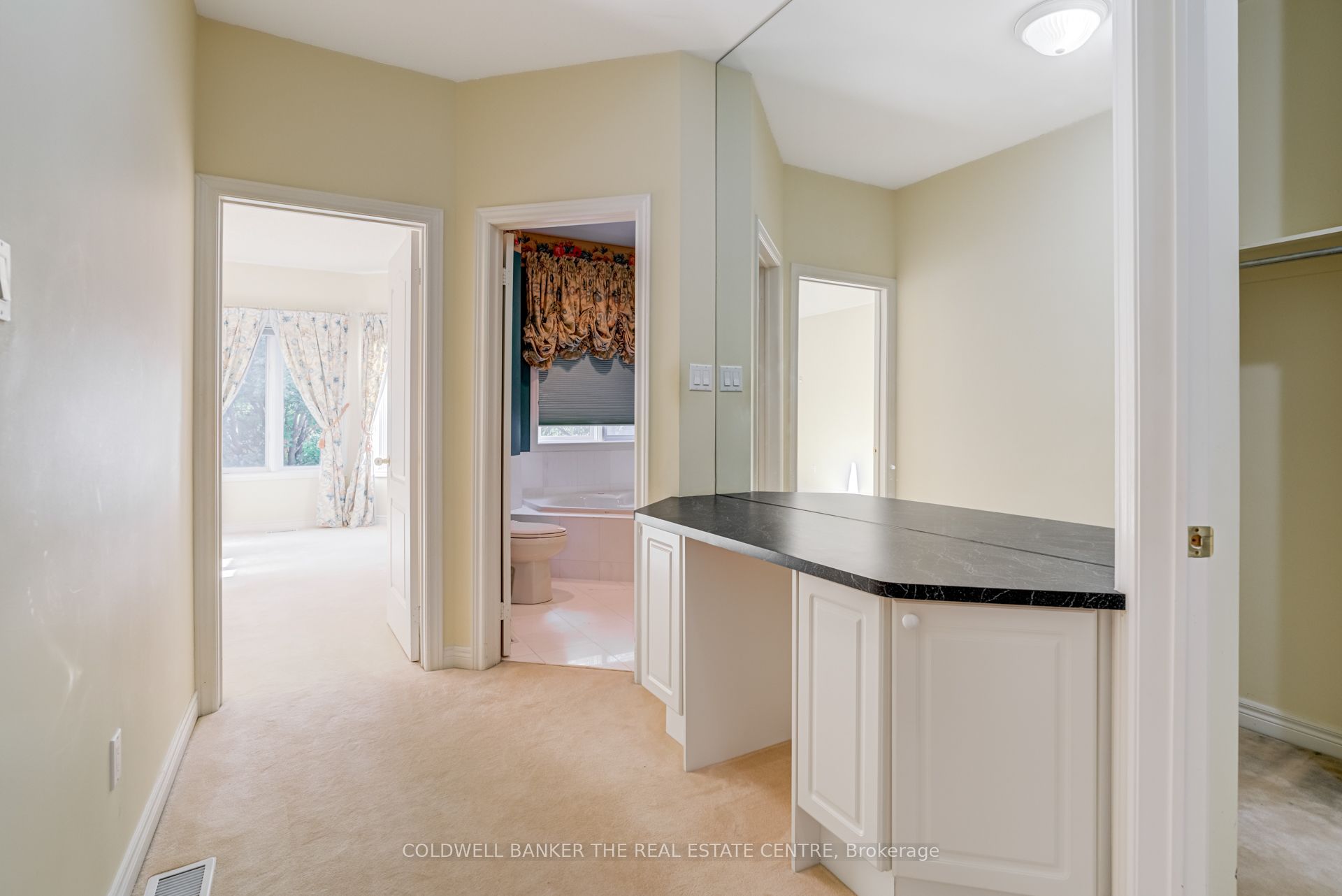 206 Shaftsbury Avenue Property Photo 24