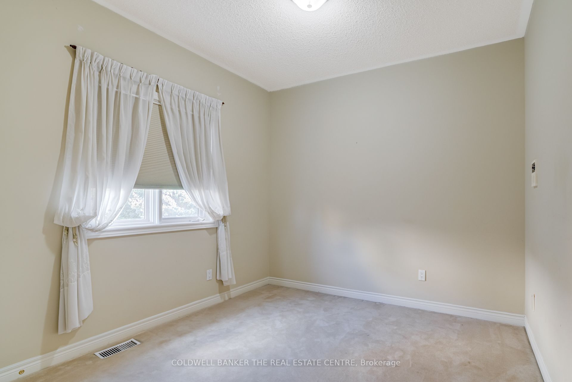 206 Shaftsbury Avenue Property Photo 28