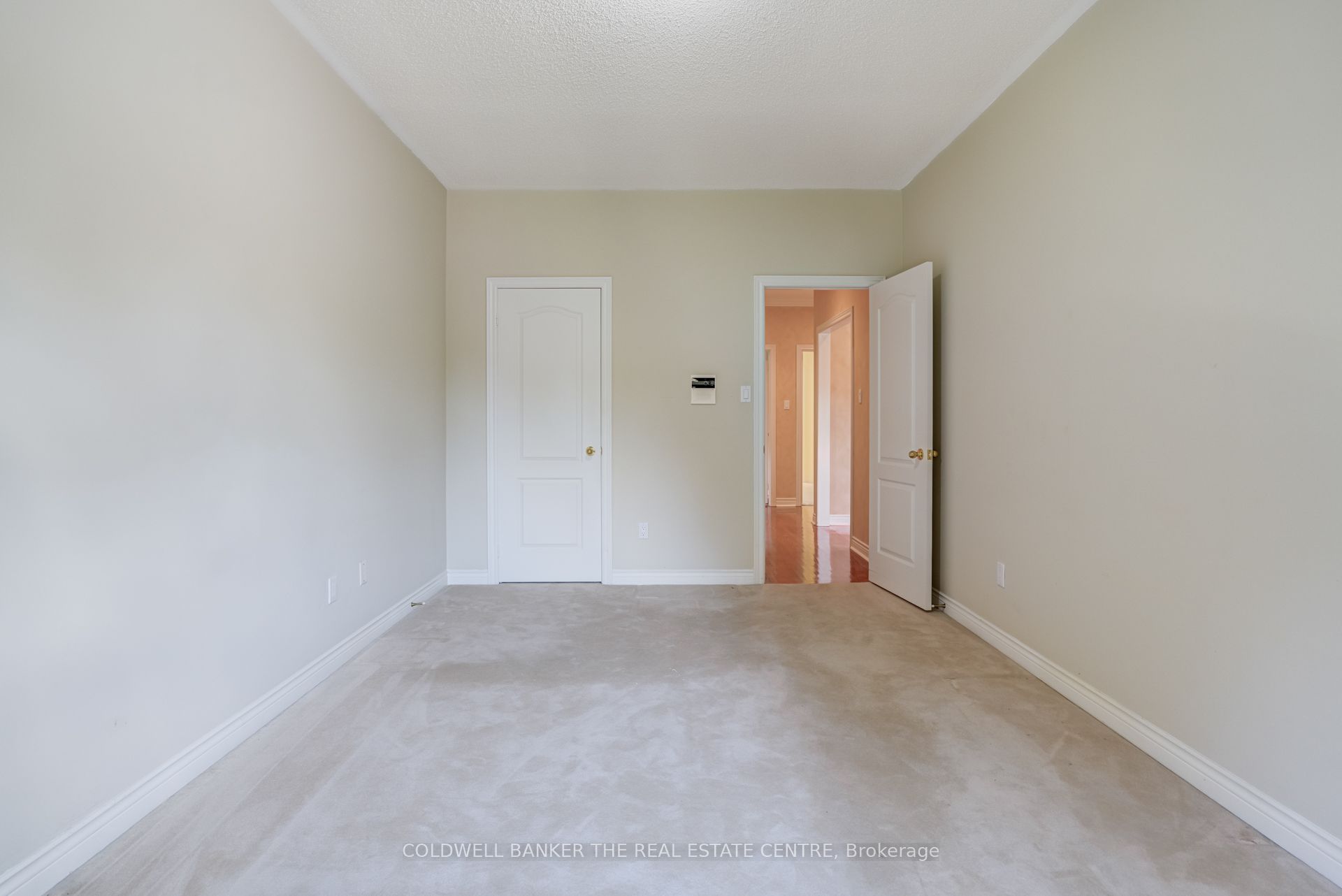 206 Shaftsbury Avenue Property Photo 31