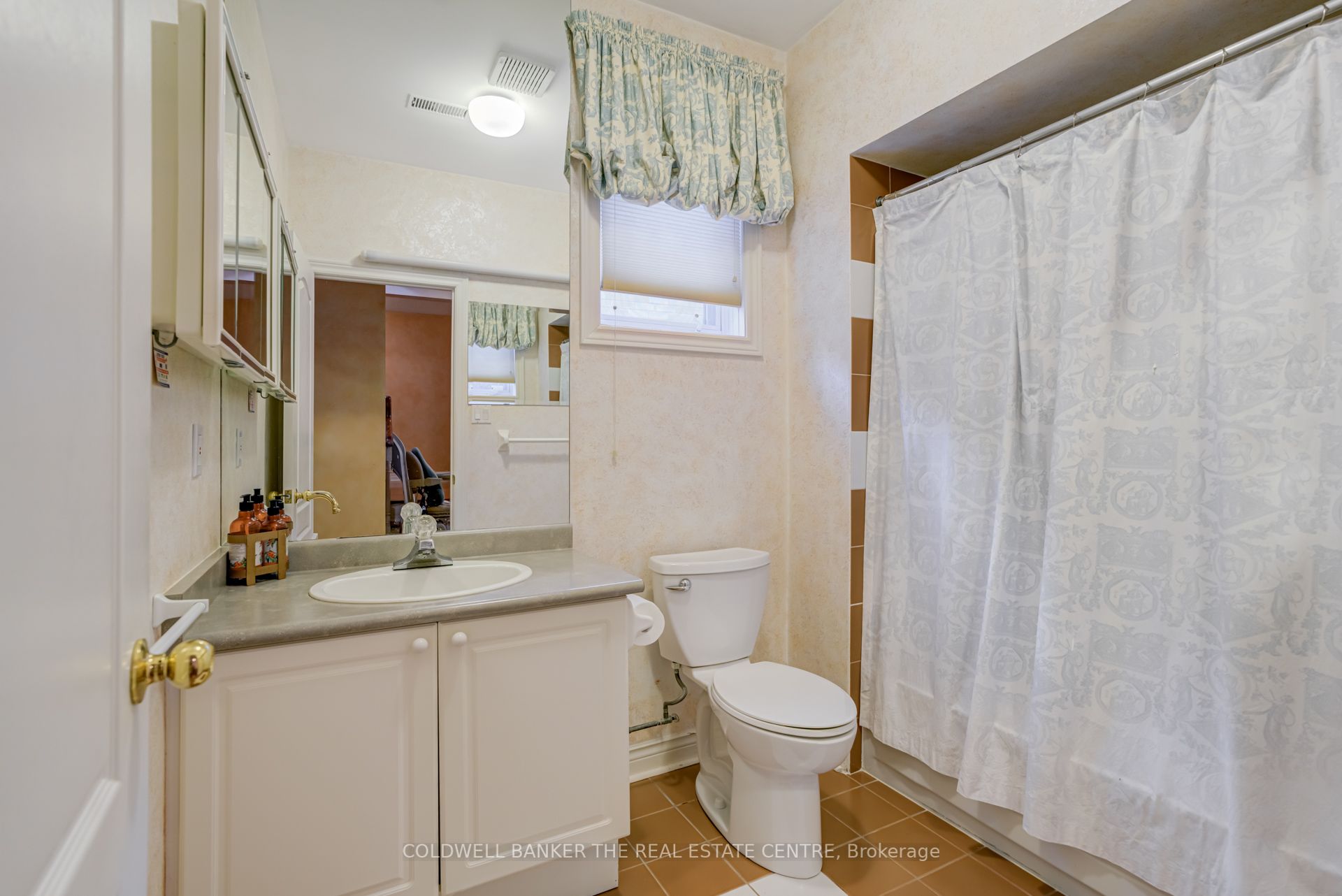 206 Shaftsbury Avenue Property Photo 42