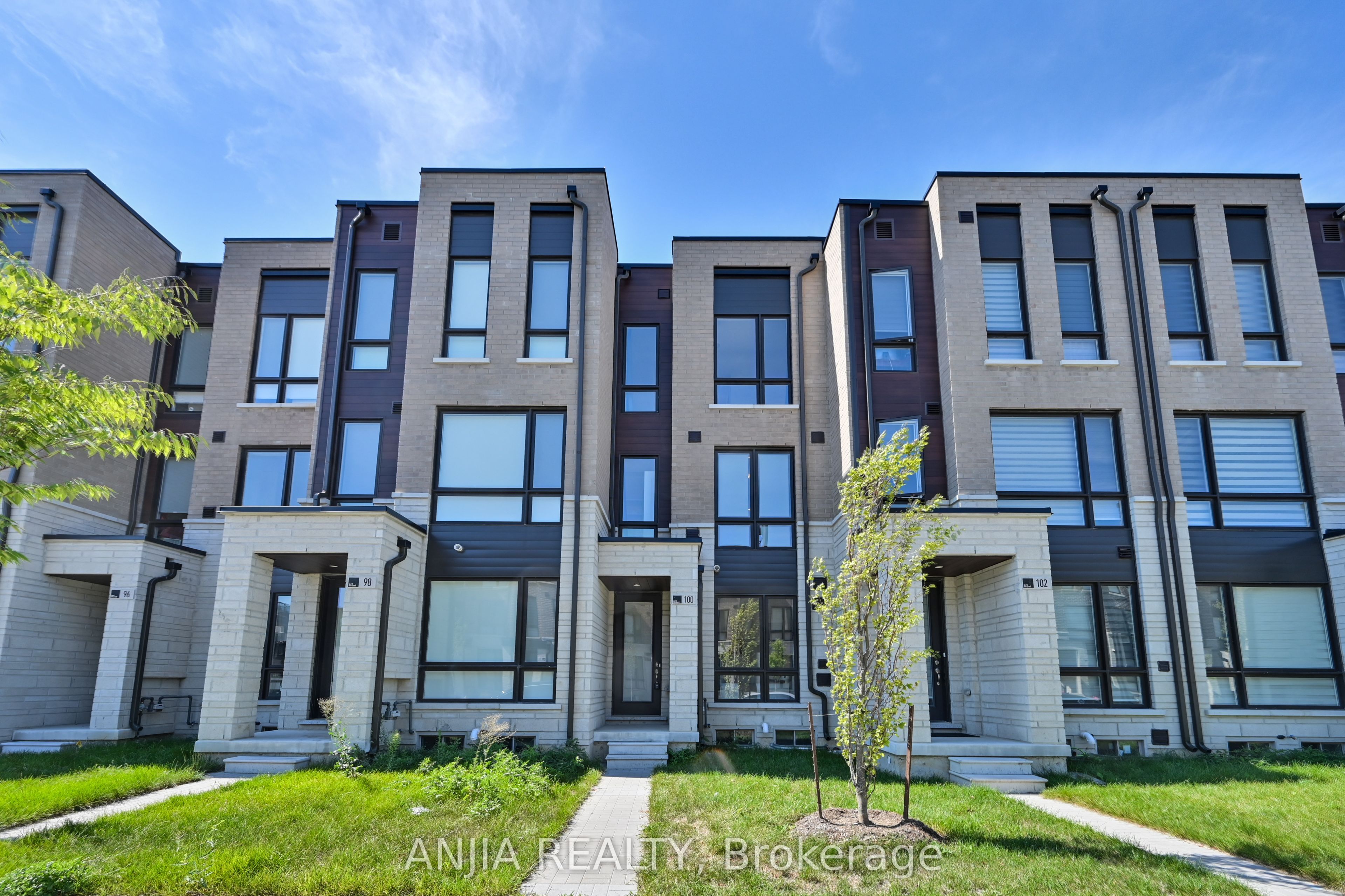 100 Stauffer Cres Property Photo 1