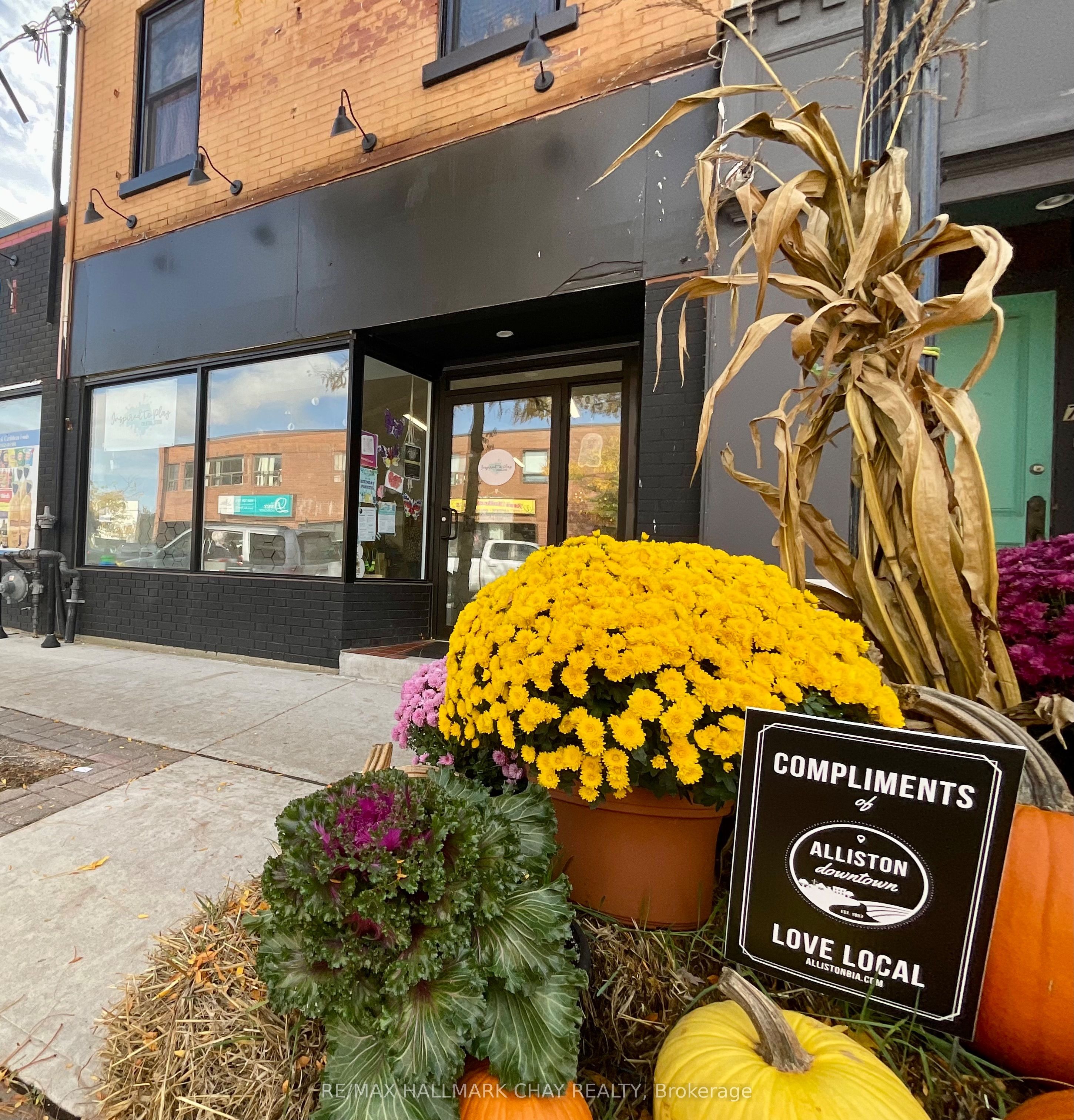 95 Victoria Street W Property Photo 2