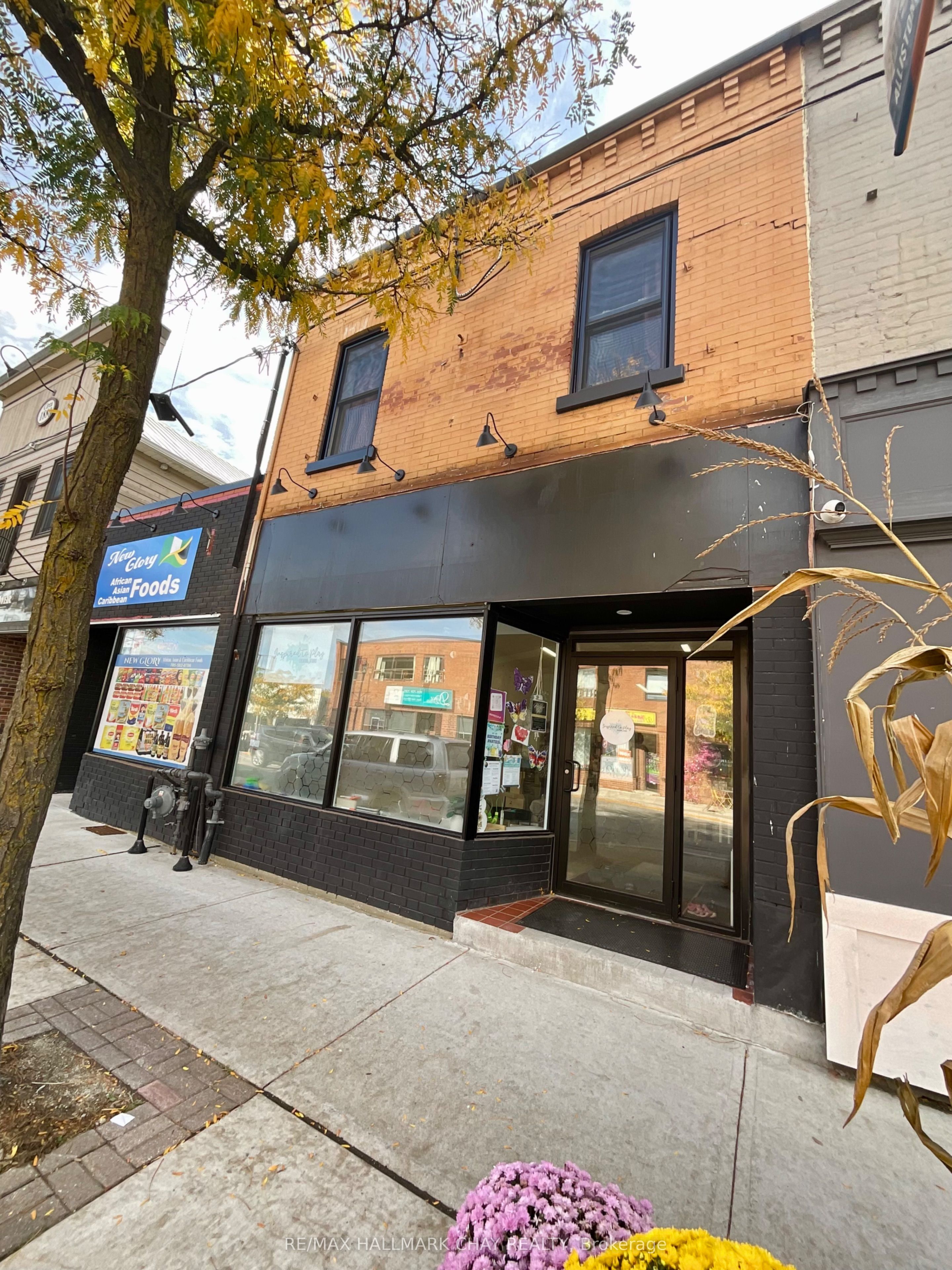 95 Victoria Street W Property Photo 3