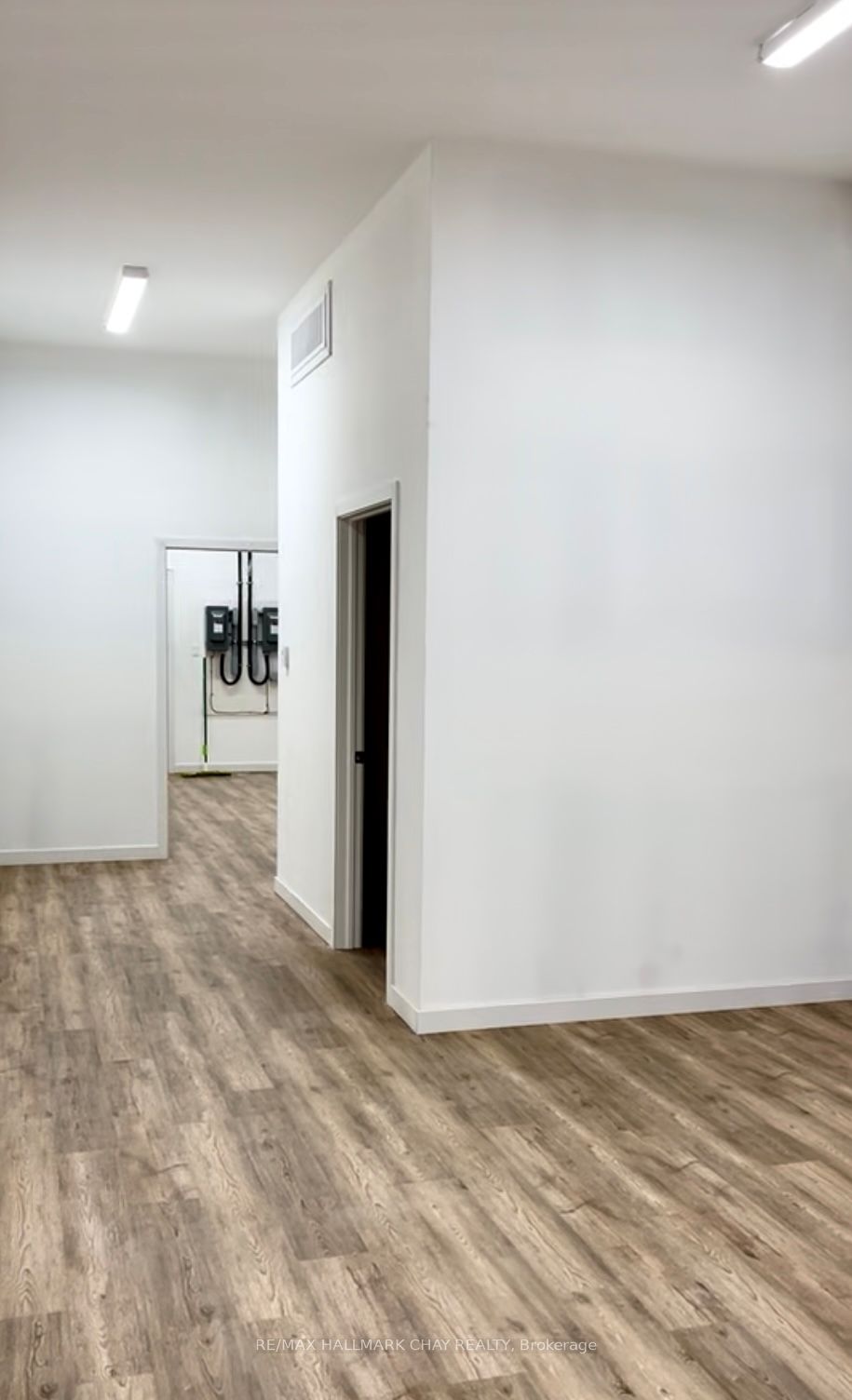 95 Victoria Street W Property Photo 8