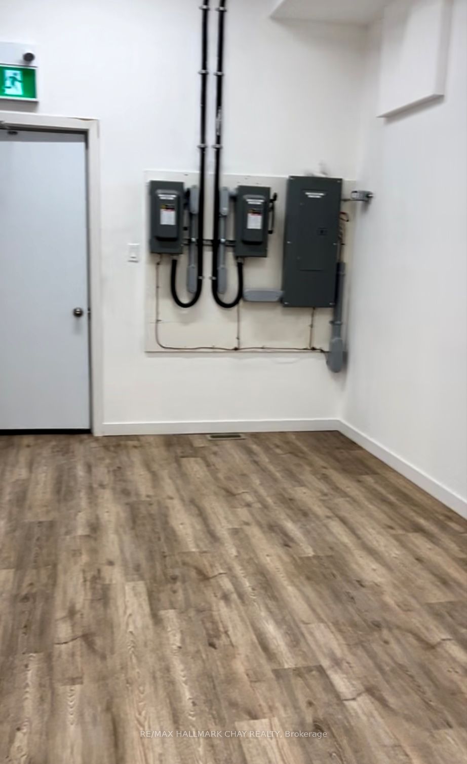 95 Victoria Street W Property Photo 9