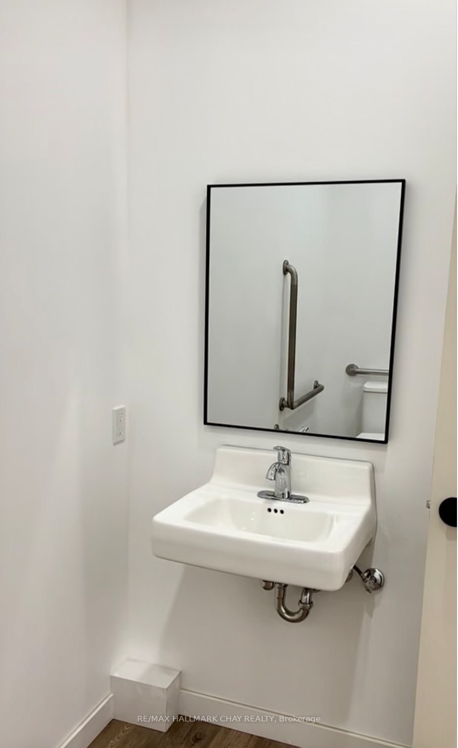 95 Victoria Street W Property Photo 12