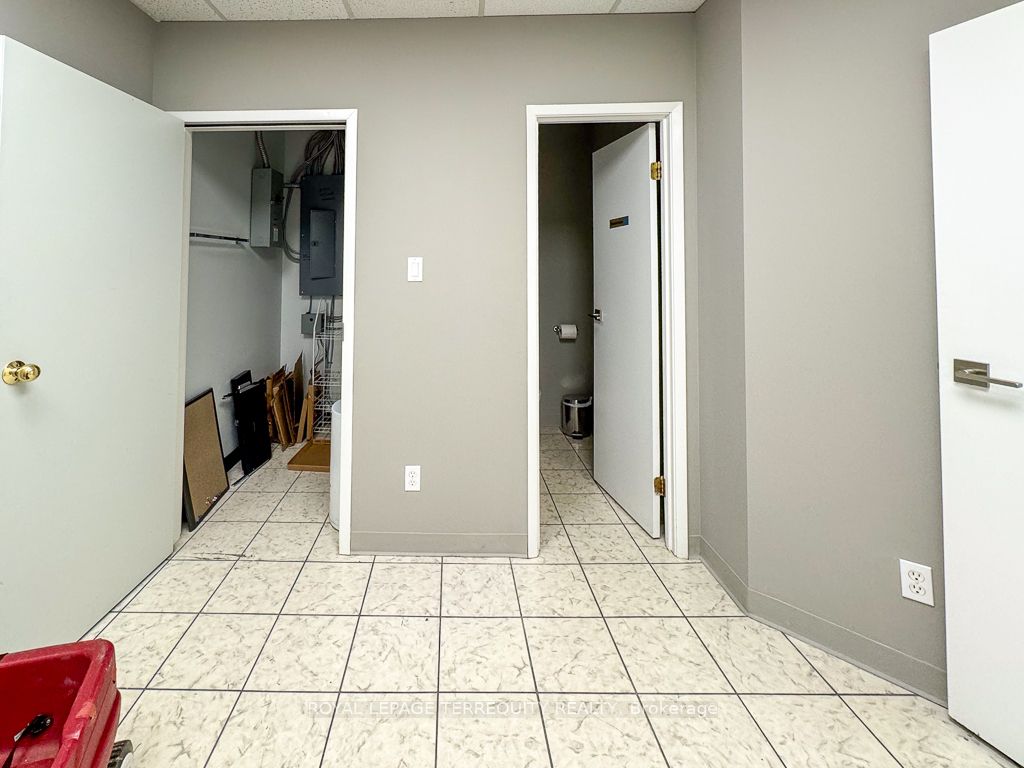 5402 Main Street 201 Property Photo 16