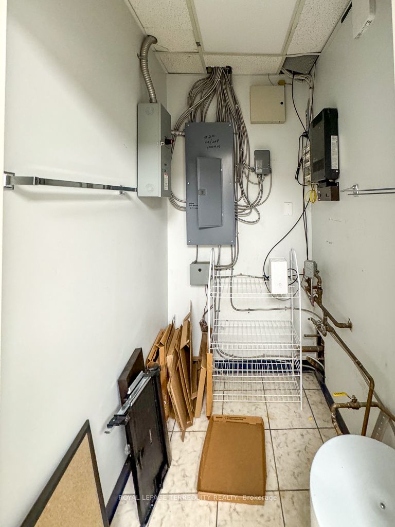 5402 Main Street 201 Property Photo 18