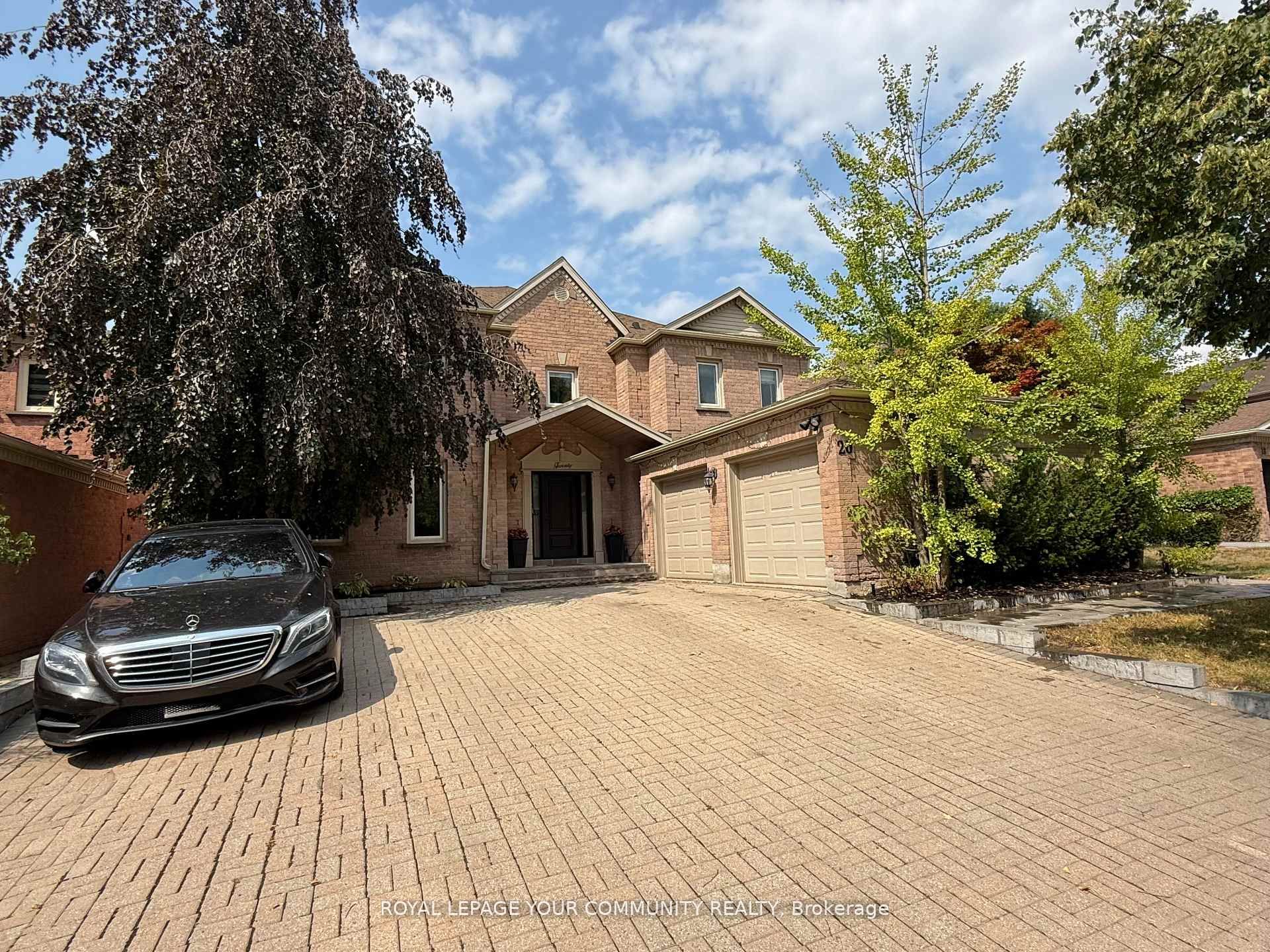 20 White Lodge Crescent N Property Photo 1