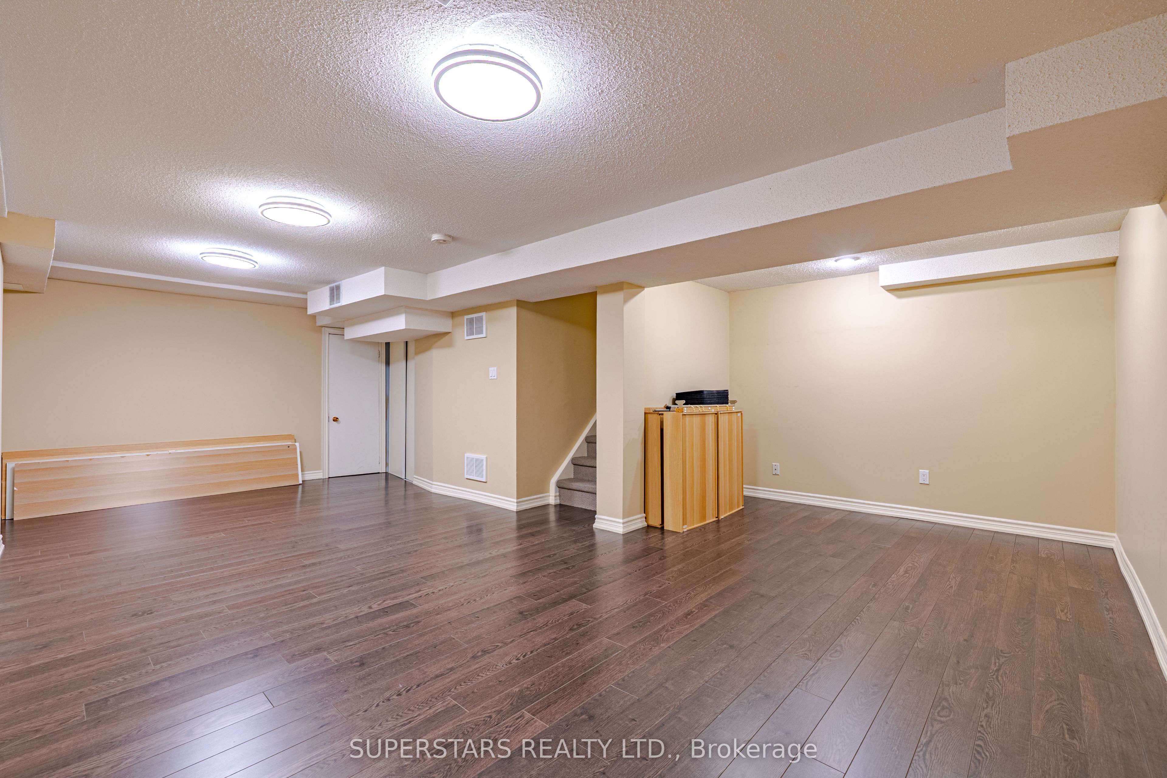 7 Steepleview Crescent Property Photo 17