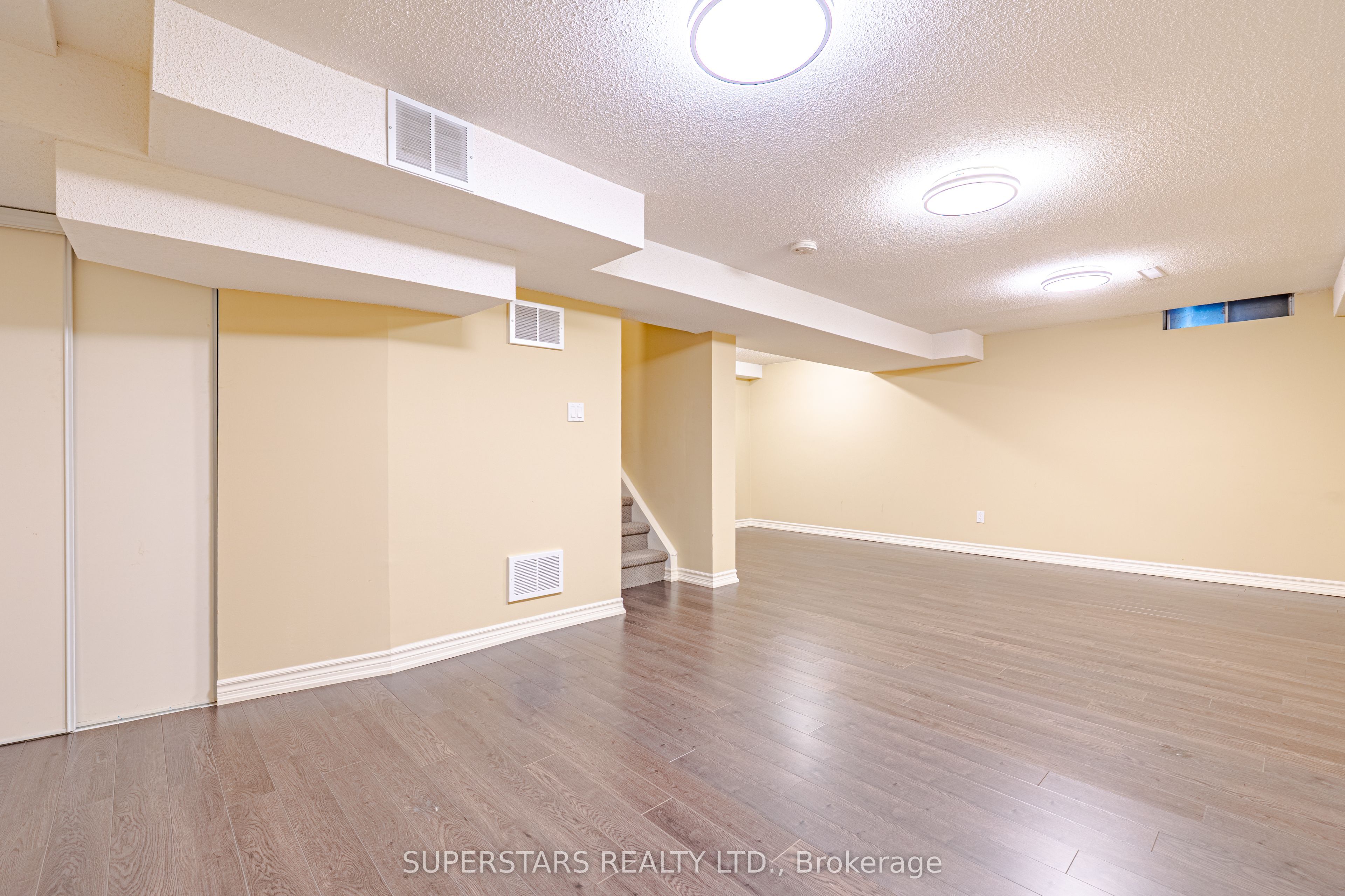 7 Steepleview Crescent Property Photo 18