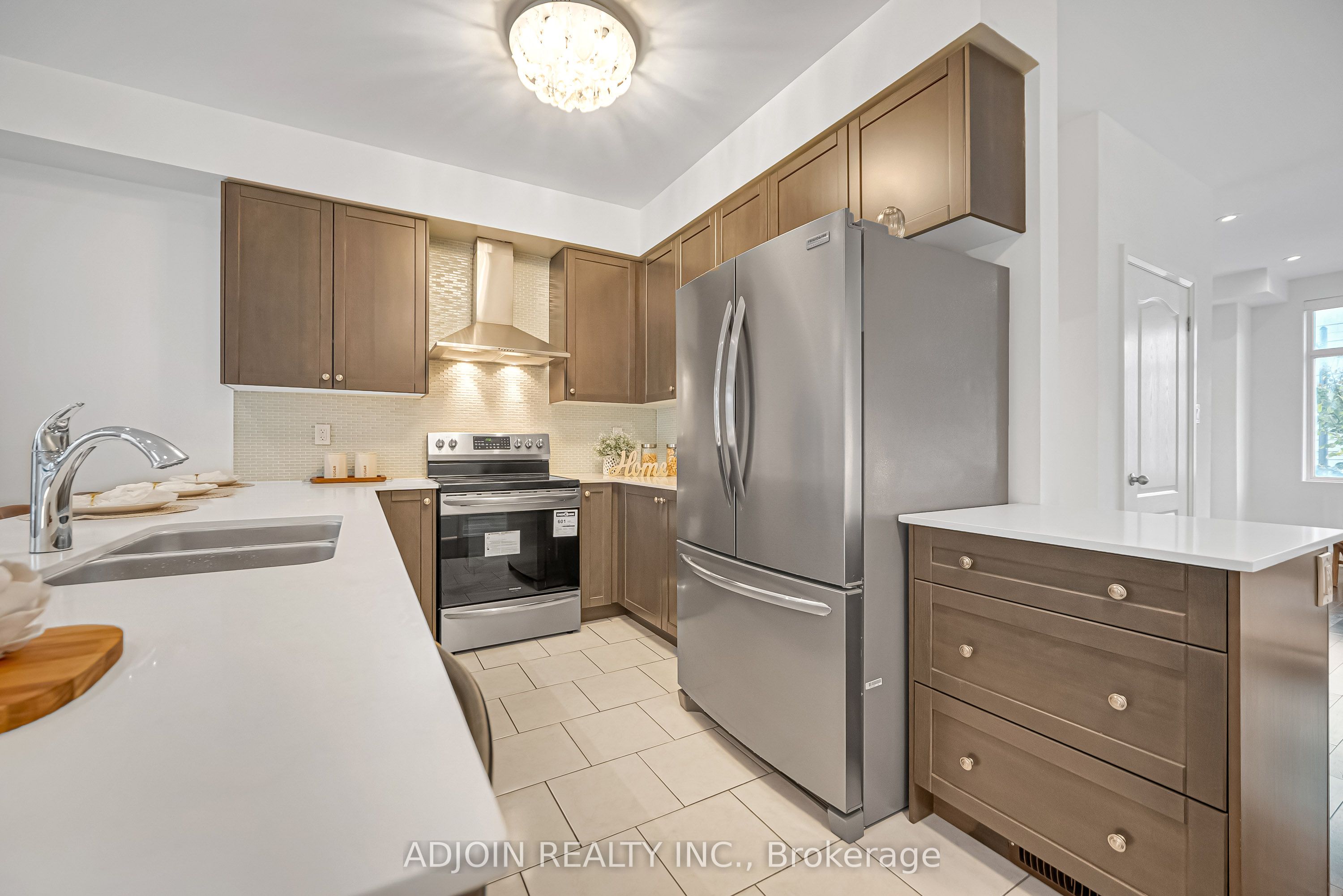 50 William Saville Street Property Photo 6