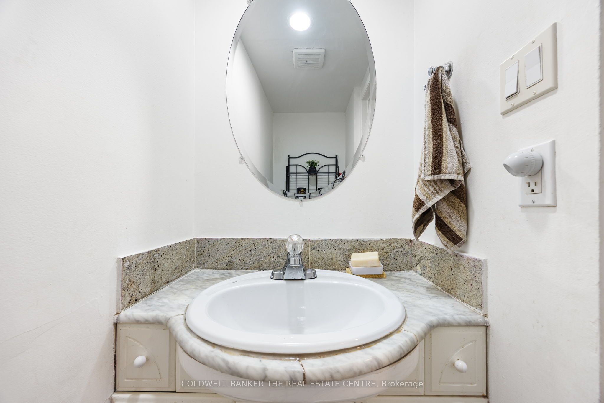 23 Riviera Drive W Property Photo 3