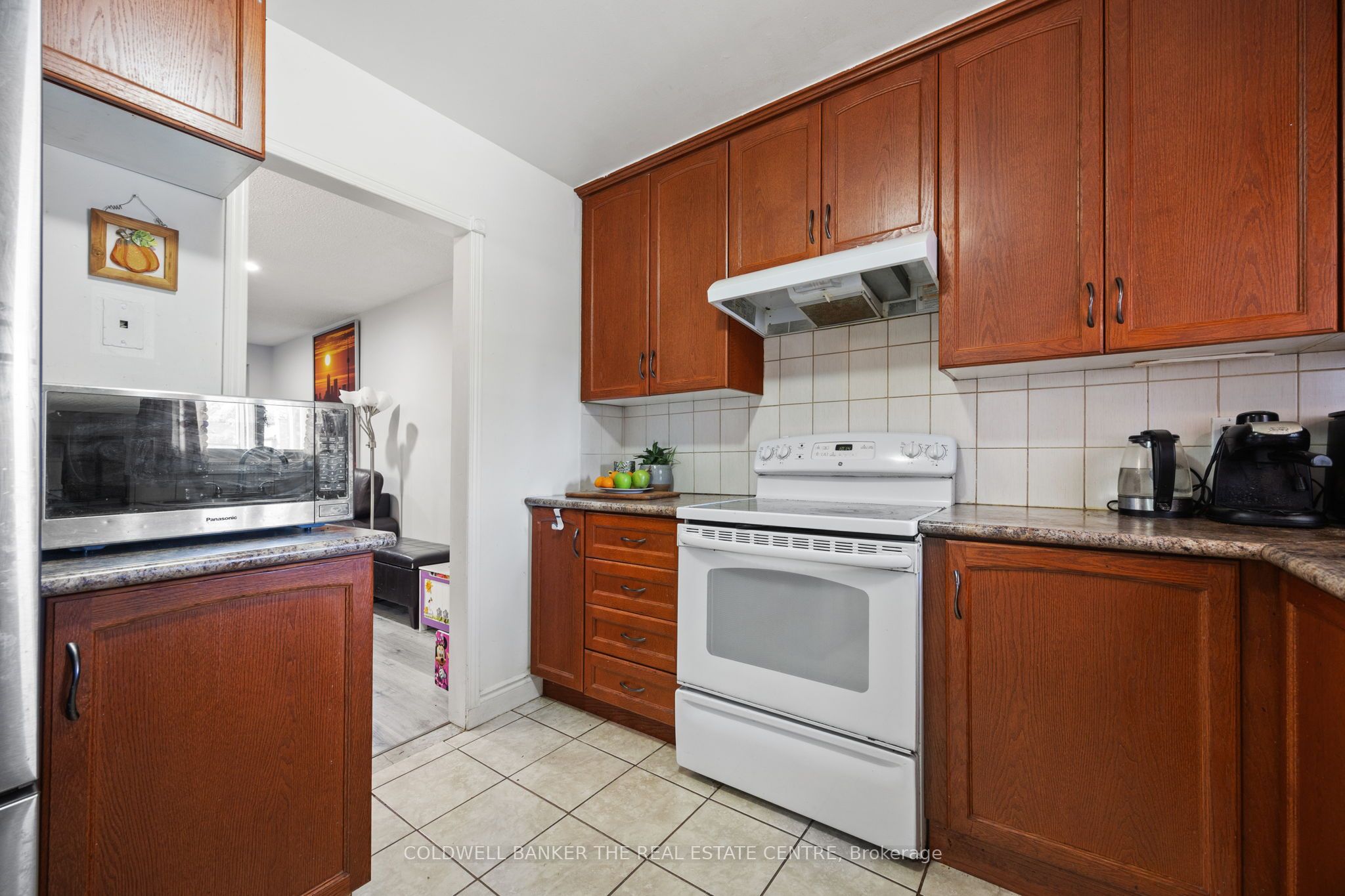 23 Riviera Drive W Property Photo 5