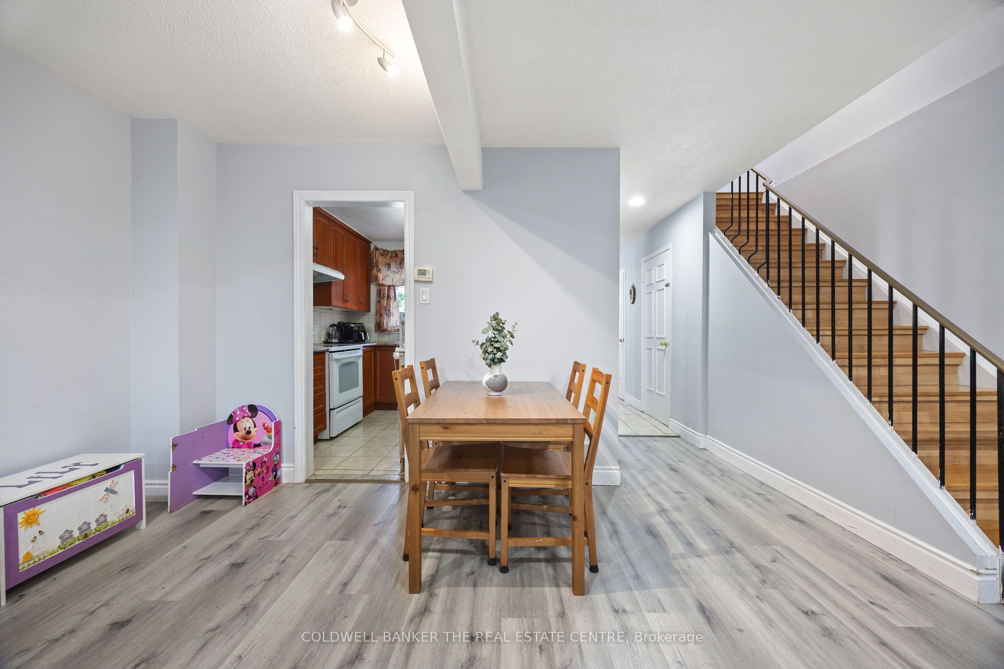 23 Riviera Drive W Property Photo 11