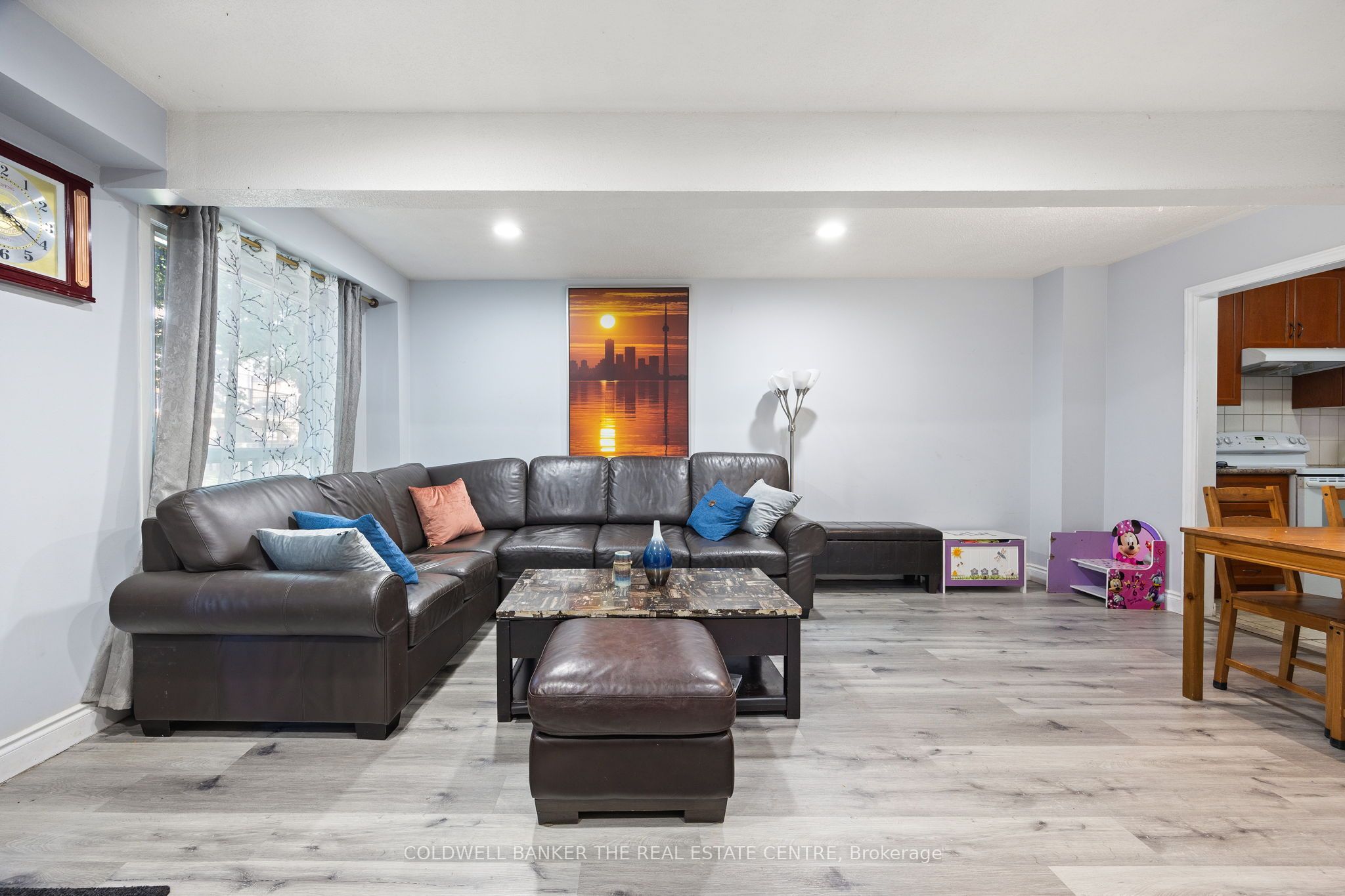 23 Riviera Drive W Property Photo 12