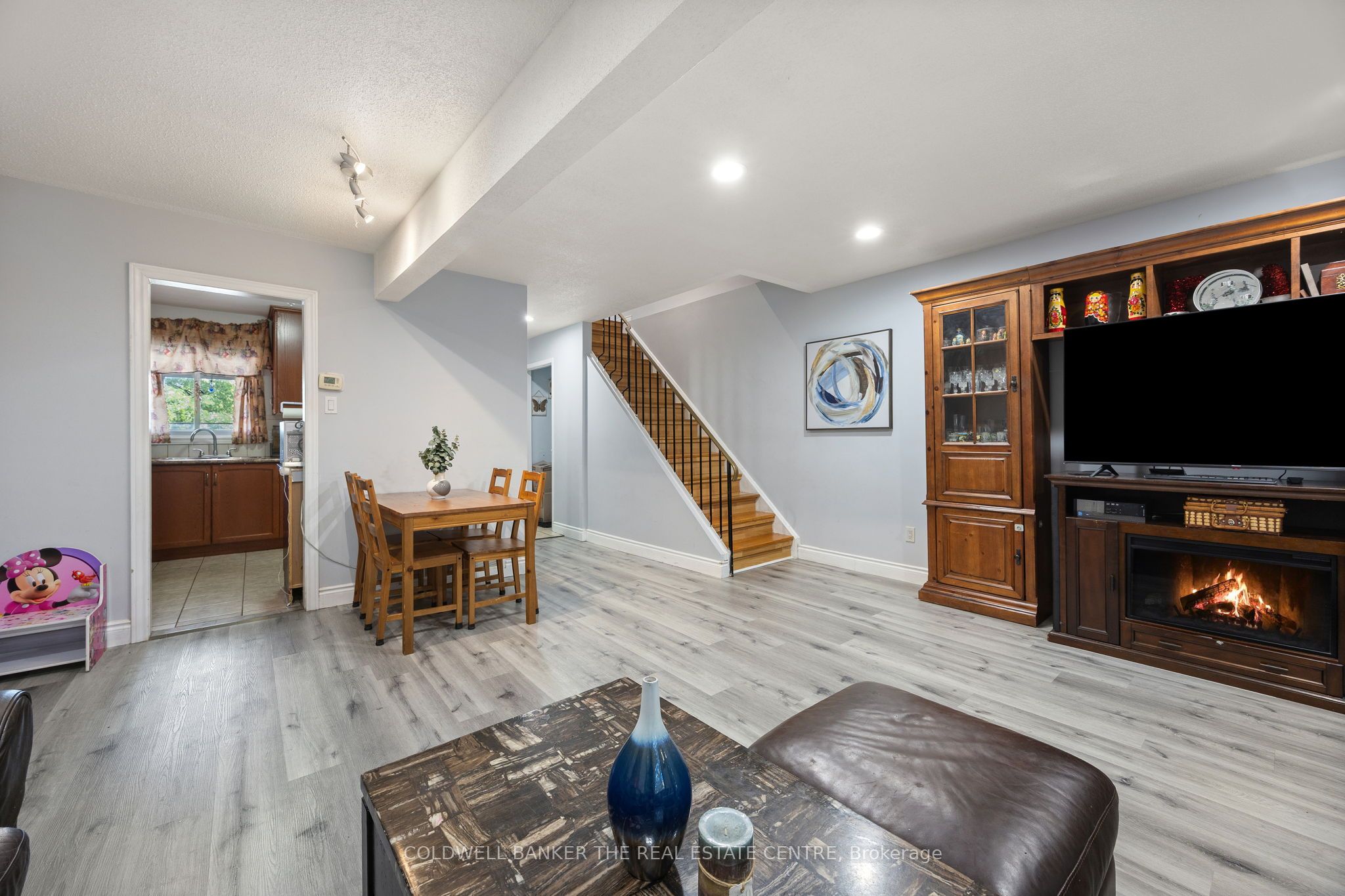 23 Riviera Drive W Property Photo 13