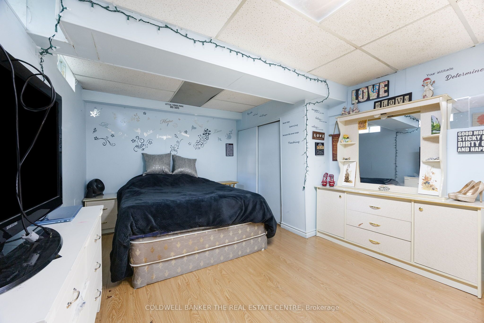 23 Riviera Drive W Property Photo 22