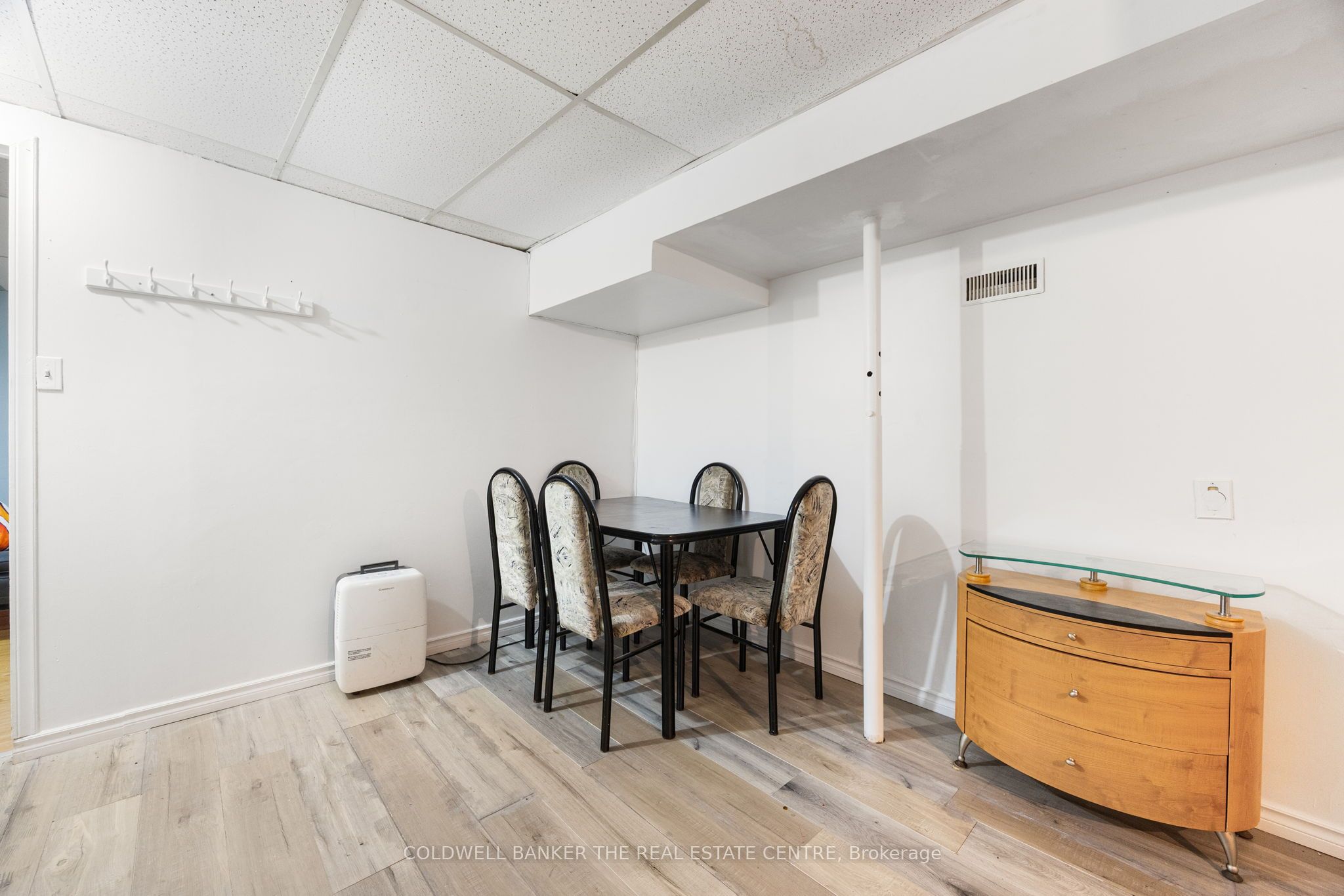 23 Riviera Drive W Property Photo 24