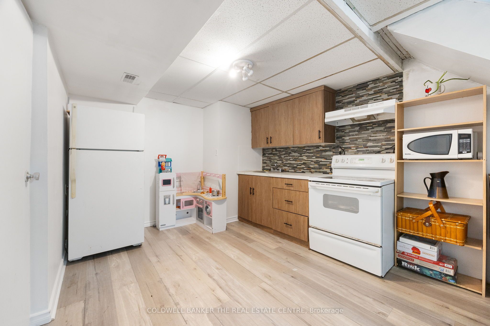 23 Riviera Drive W Property Photo 25