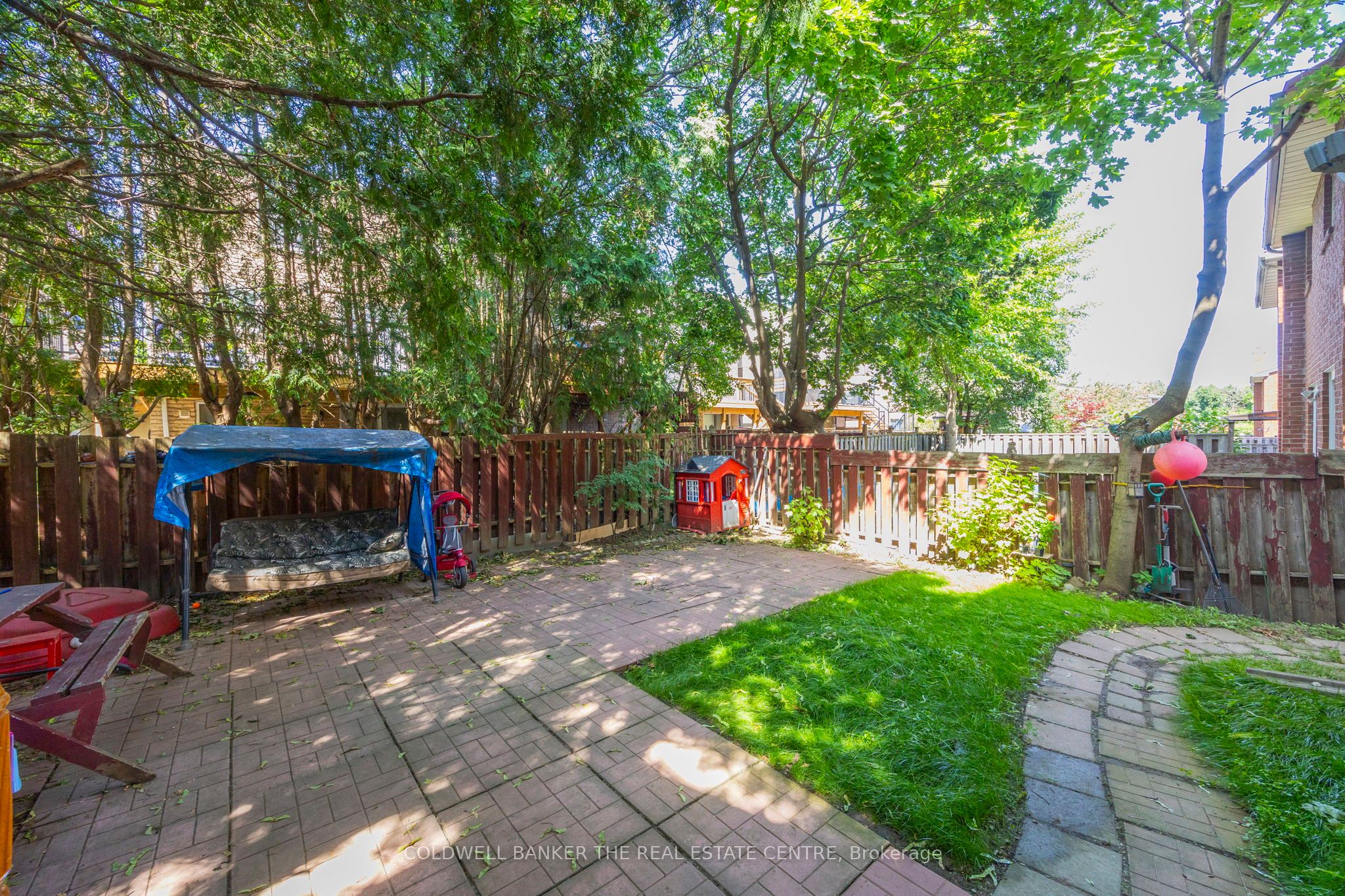 23 Riviera Drive W Property Photo 31